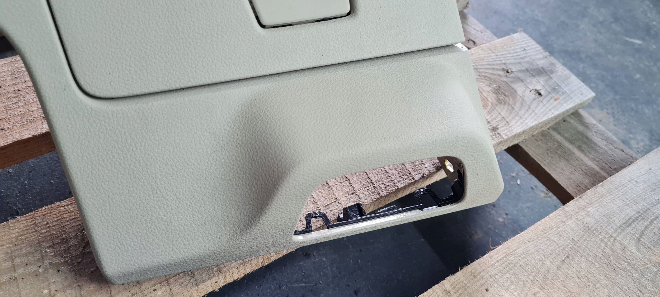 Q5 80A cover passenger compartment below steering wheel, 80B863075C