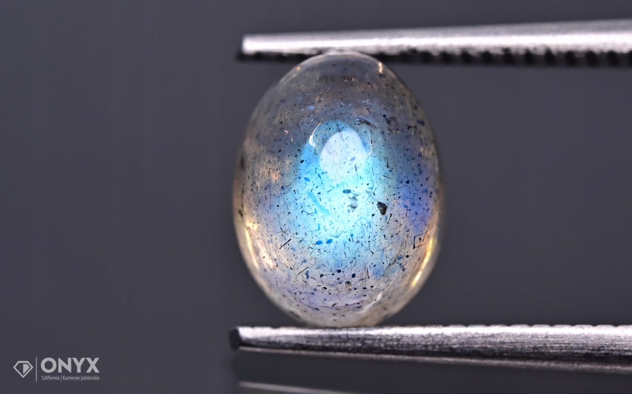 Labradorit kabošon A ovál 8x6 mm