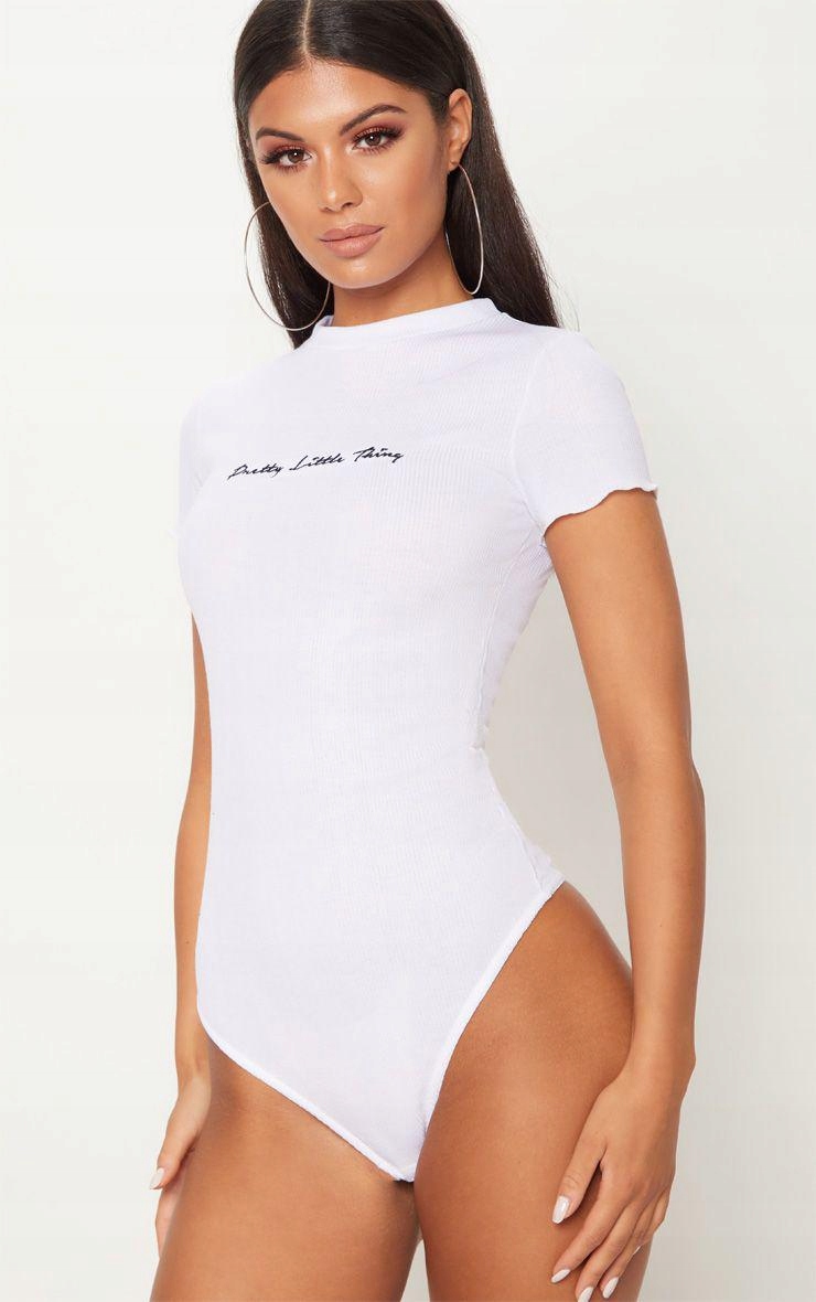 PRETTYLITTLETHING 3EY PRĄŻKOWANE BODY Z LOGO R. 32