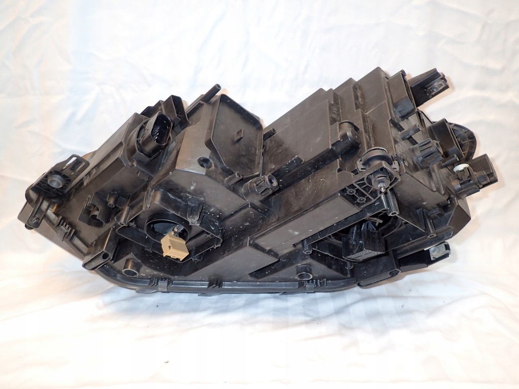 light right REFLEKTOR FULL LED VW TOURAN 5TB 2015