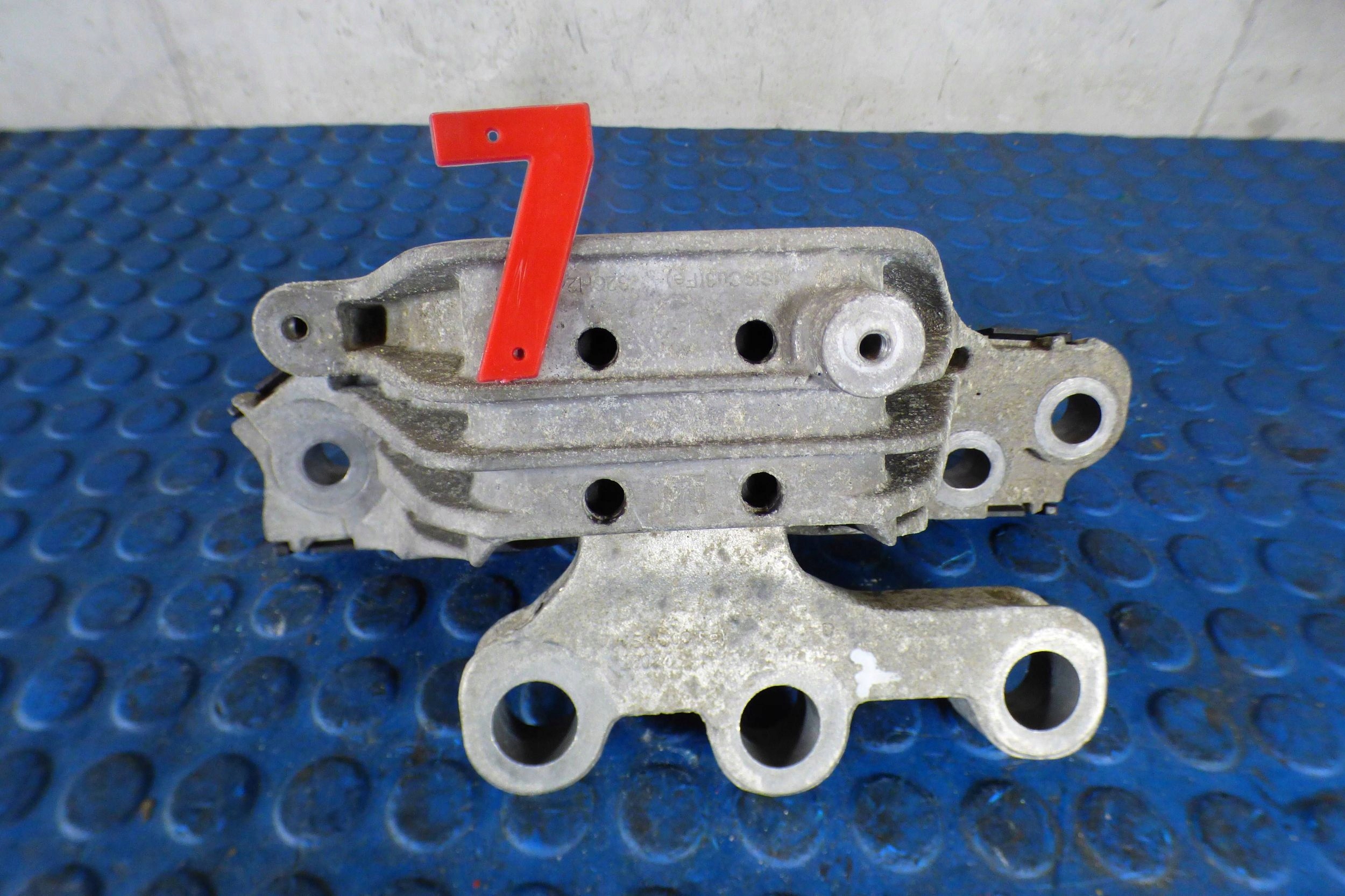 Opel Astra K V 1.5 CDTI engine mount 39193447 st.BDB