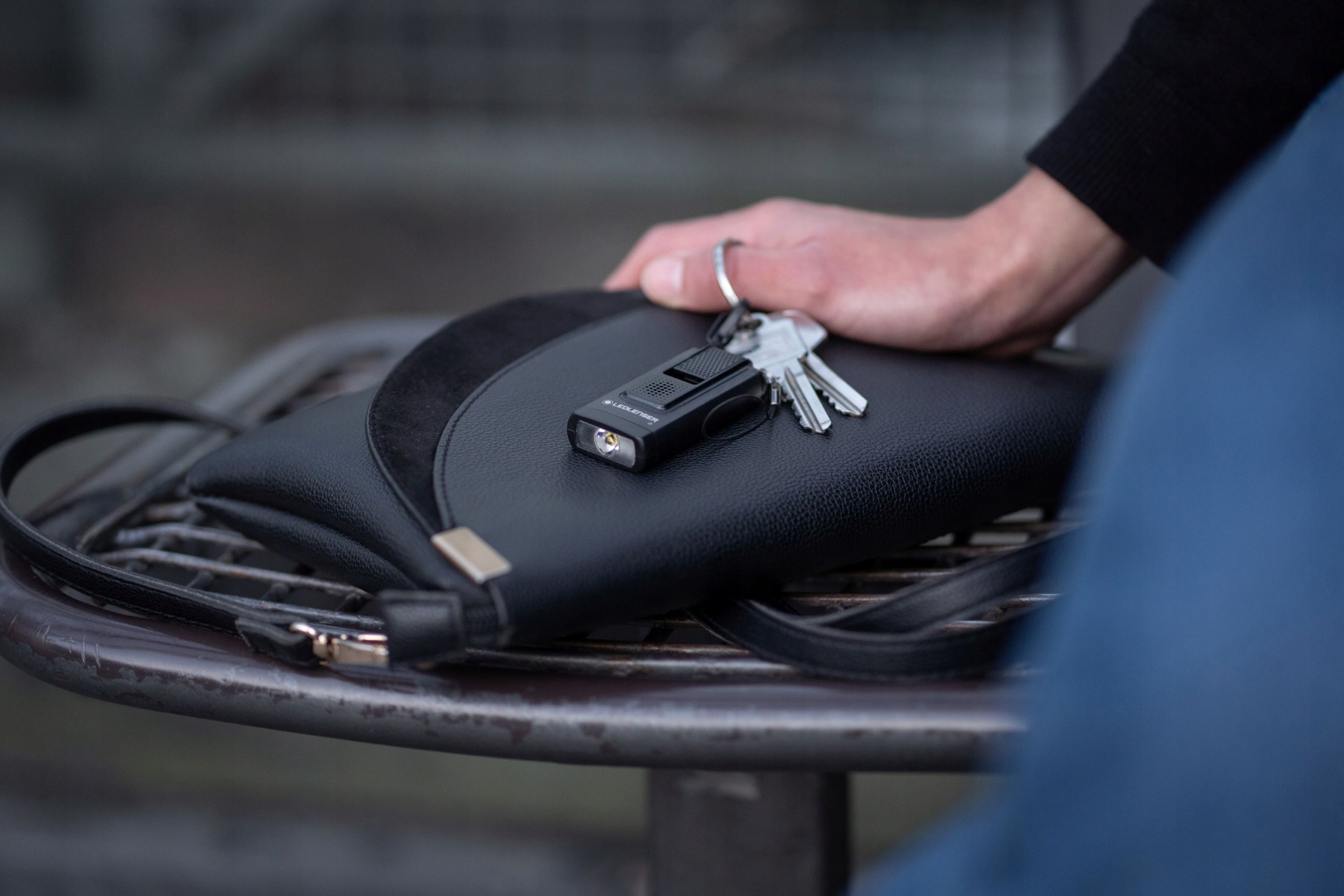 LEDLENSER K6R Safety latarka brelok 400lm alarm Marka Ledlenser