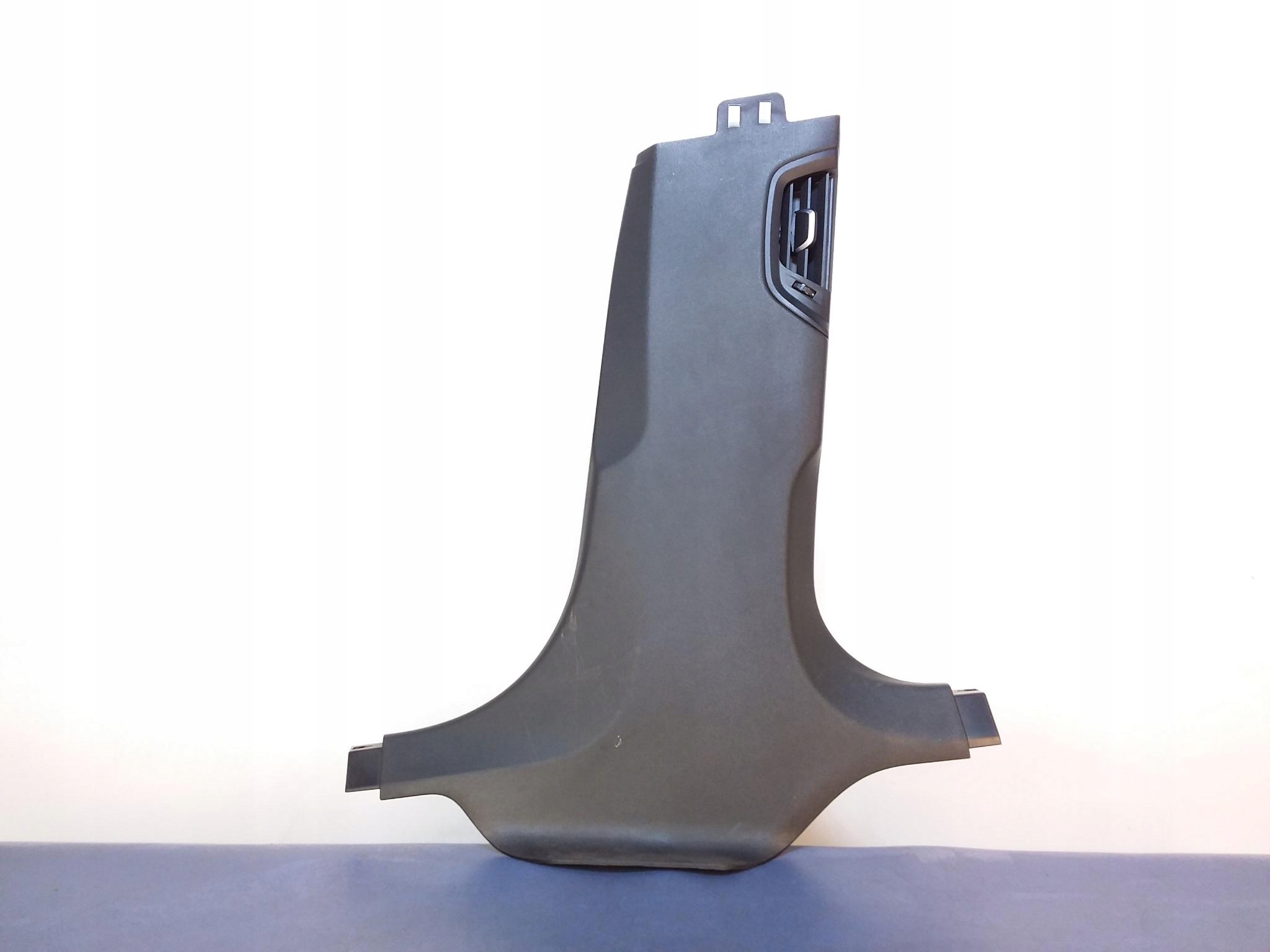 BMW 5 G30 кришка стійки права нижня 7384532