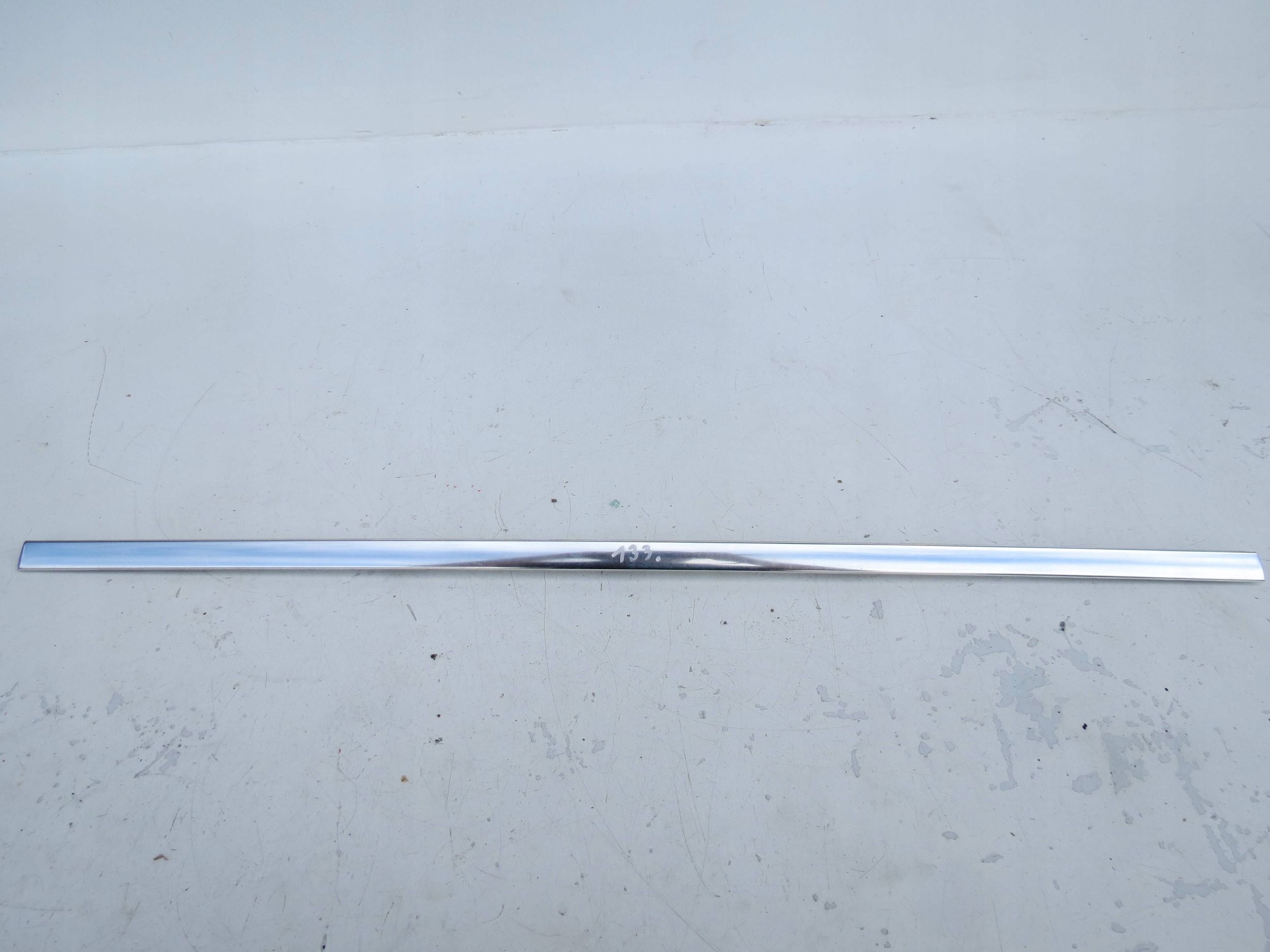 moulding dust CHROM left front VOLVO V70 lll 3.2 B R6 243 KM 07-16r