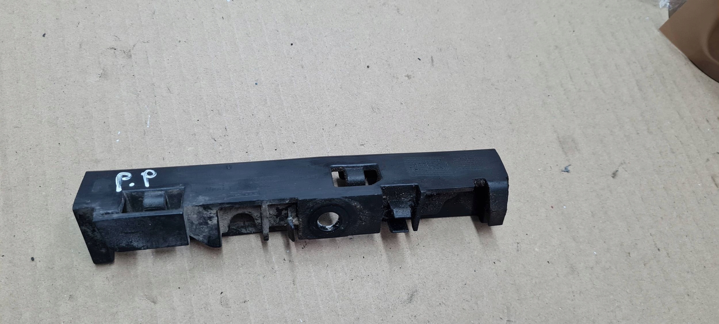 S6 C7 4G A6 LIFT support holder mouldings PROGOWEJ right 4G0853922B