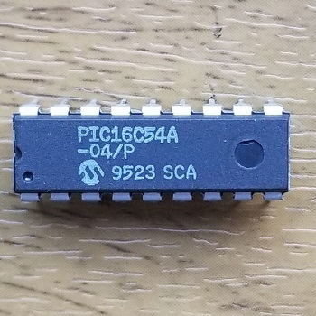 PIC16C54A-04/P mikrokontroler 8bit, 512B, 25B, 20MHz