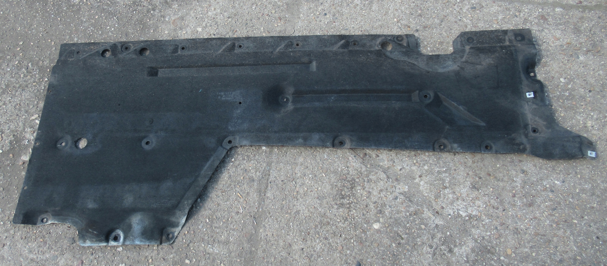 BMW 4 F36 17R cover chassis right 7241834