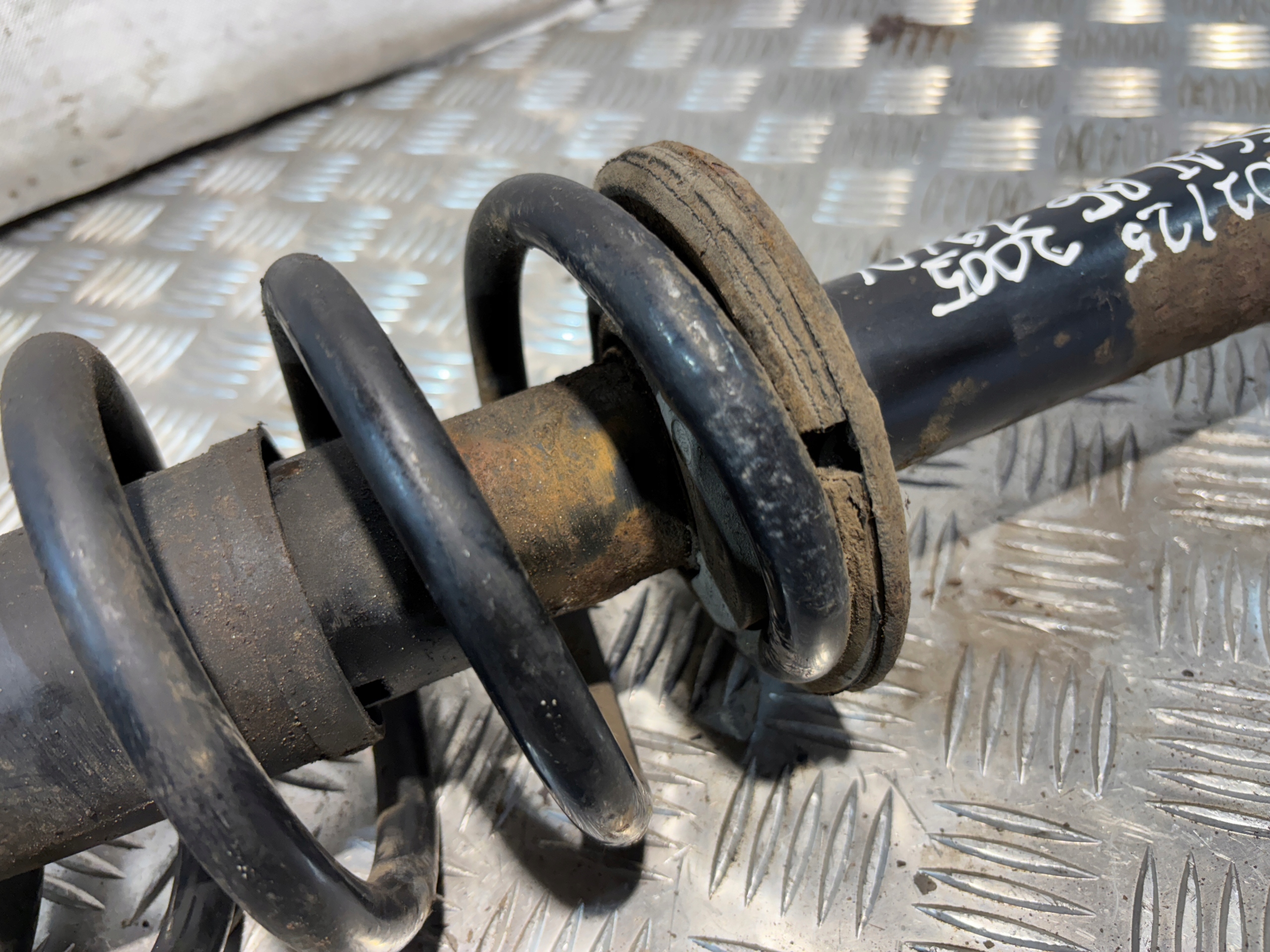 shock absorber spring left front Volkswagen Passat B5 lift