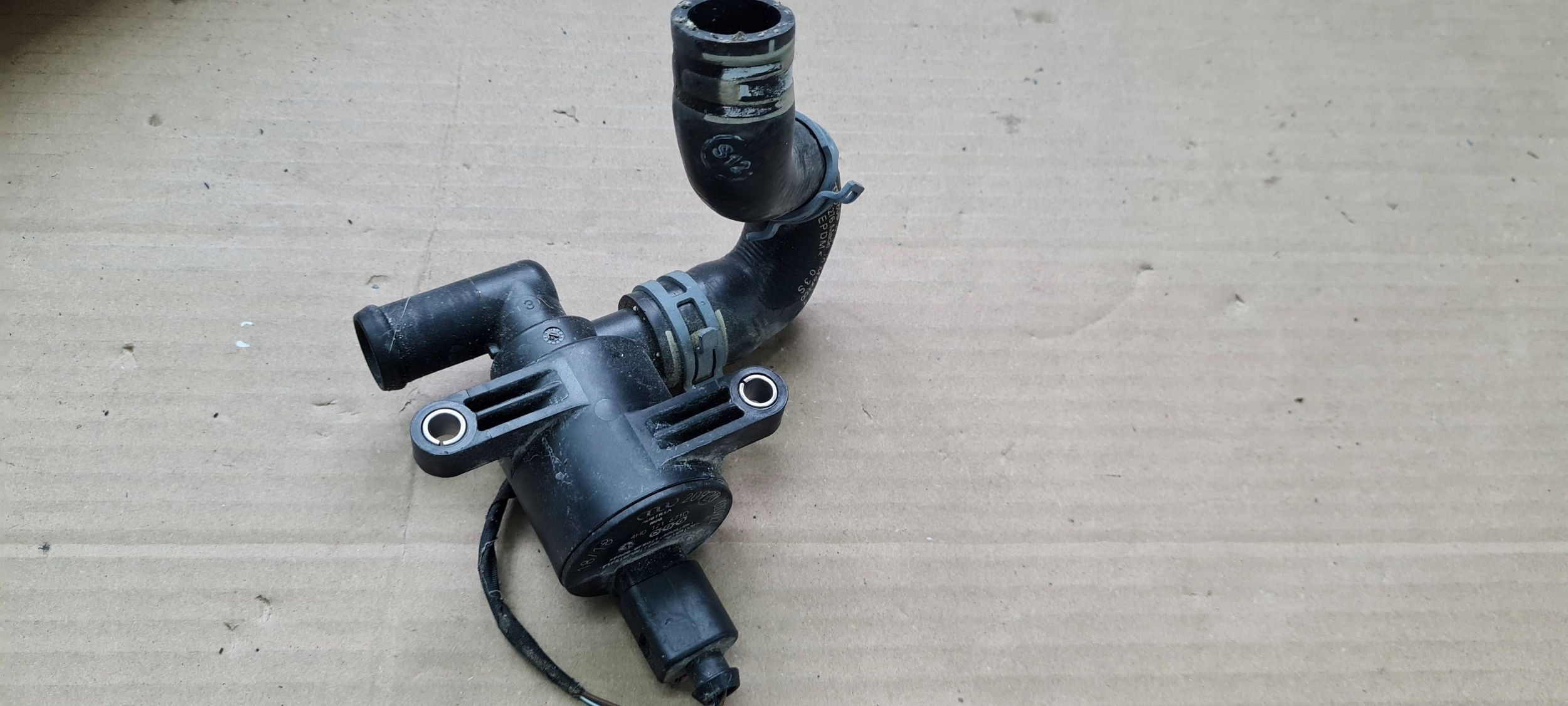 Q5 80A elektroventil pumpa vode 4H0121671D A7 4G A4 B8 8W A6 C7 A7