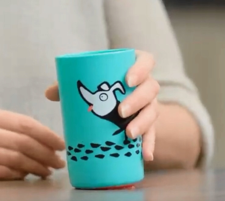 Tommee Tippee Kubek Z PRZYSSAWKĄ DO NAUKI PICIA Pojemność 0.3 l