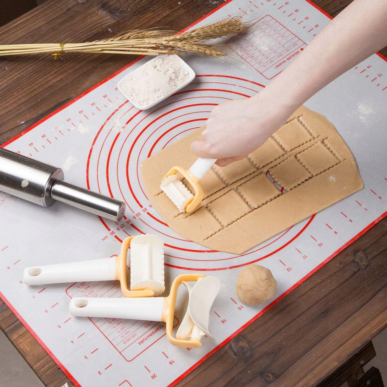 KRAJALNICE DO CIASTEK HERBATNIKÓW PIEROGÓW 3SZT Marka inna