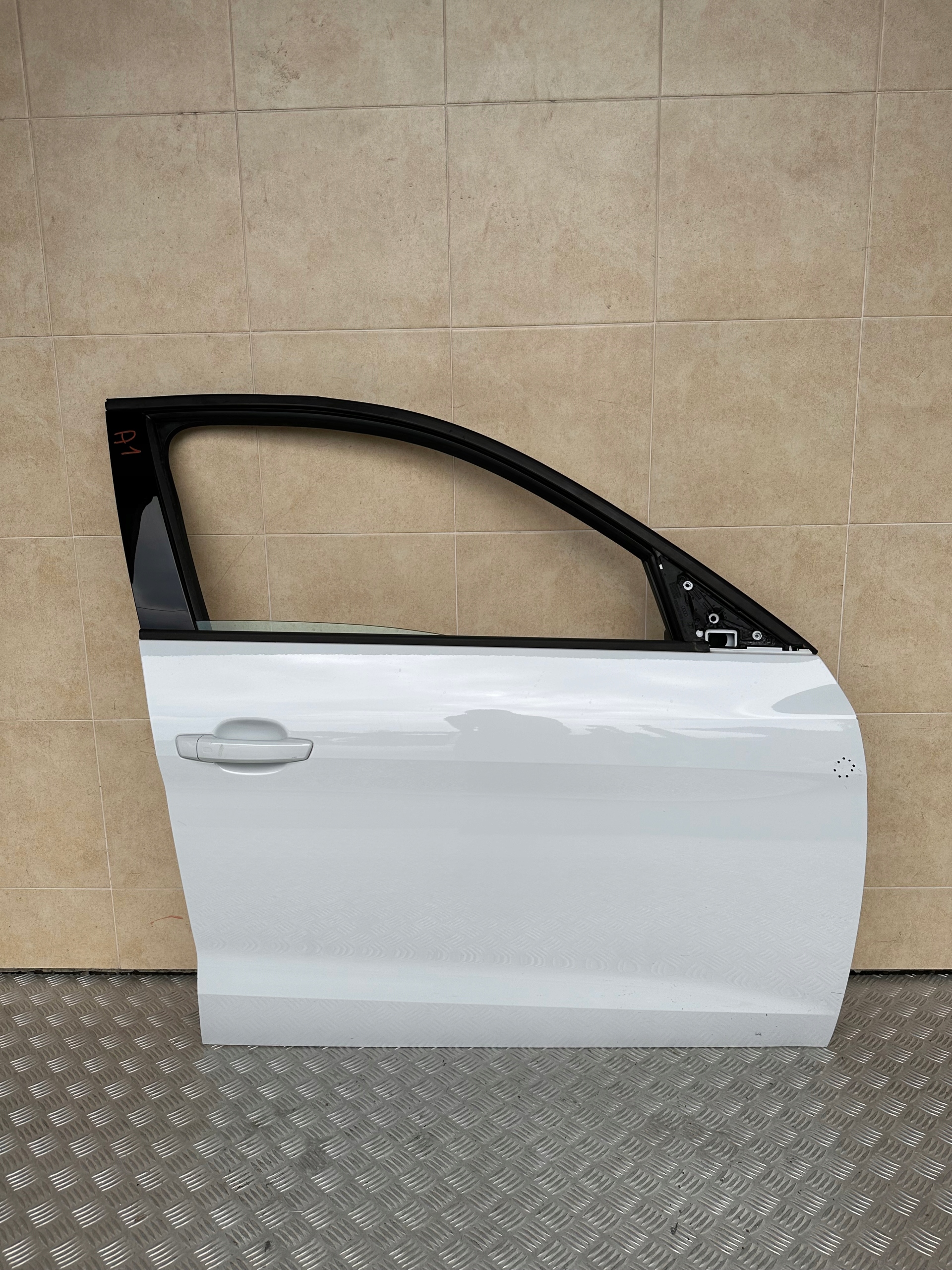 ДВЕРІ ПРАВЕ В ЗБОРІ AUDI A12a S-LINE 2019 РІК