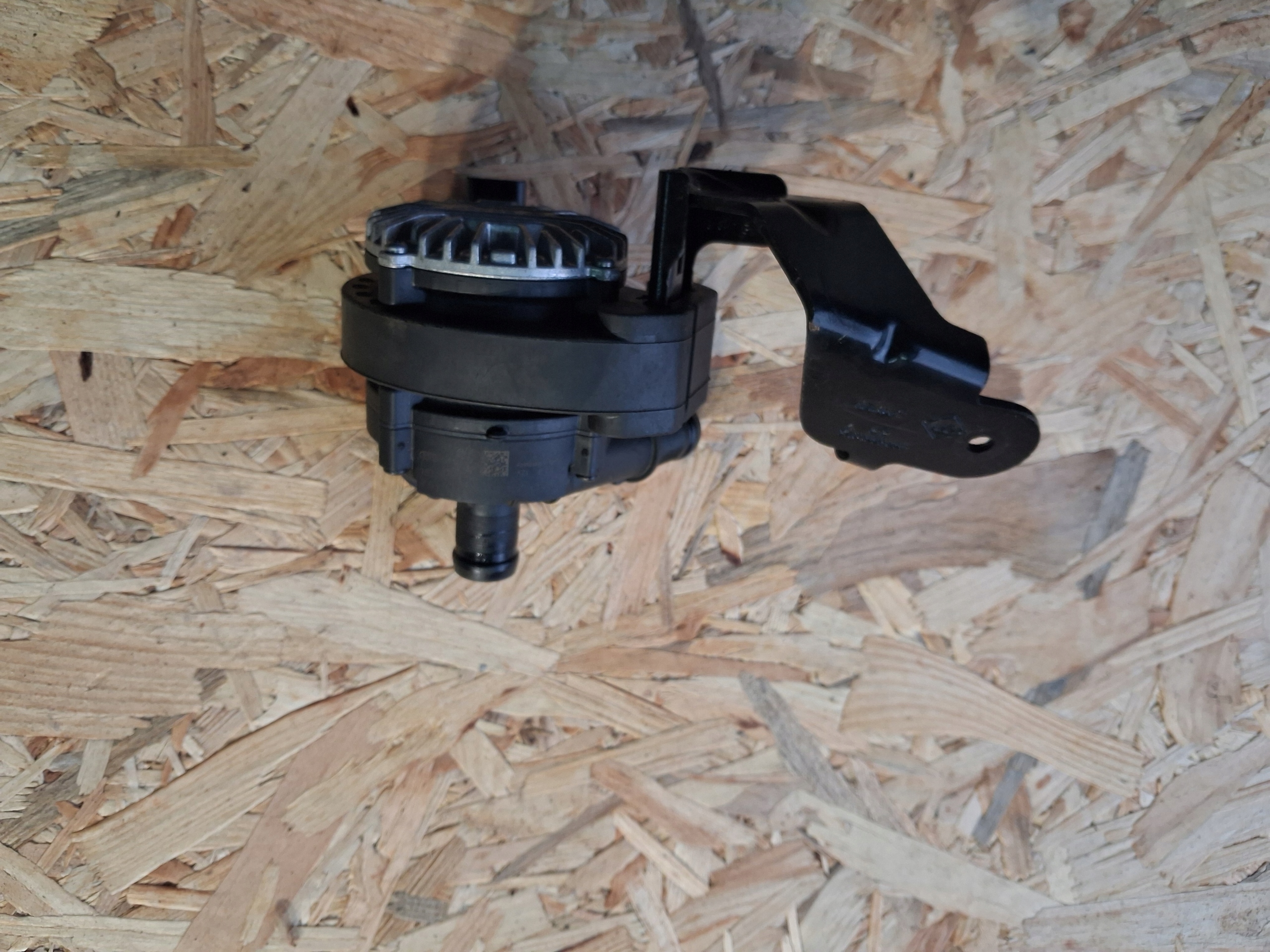 supplementary water pump RENAULT OE 210101470R