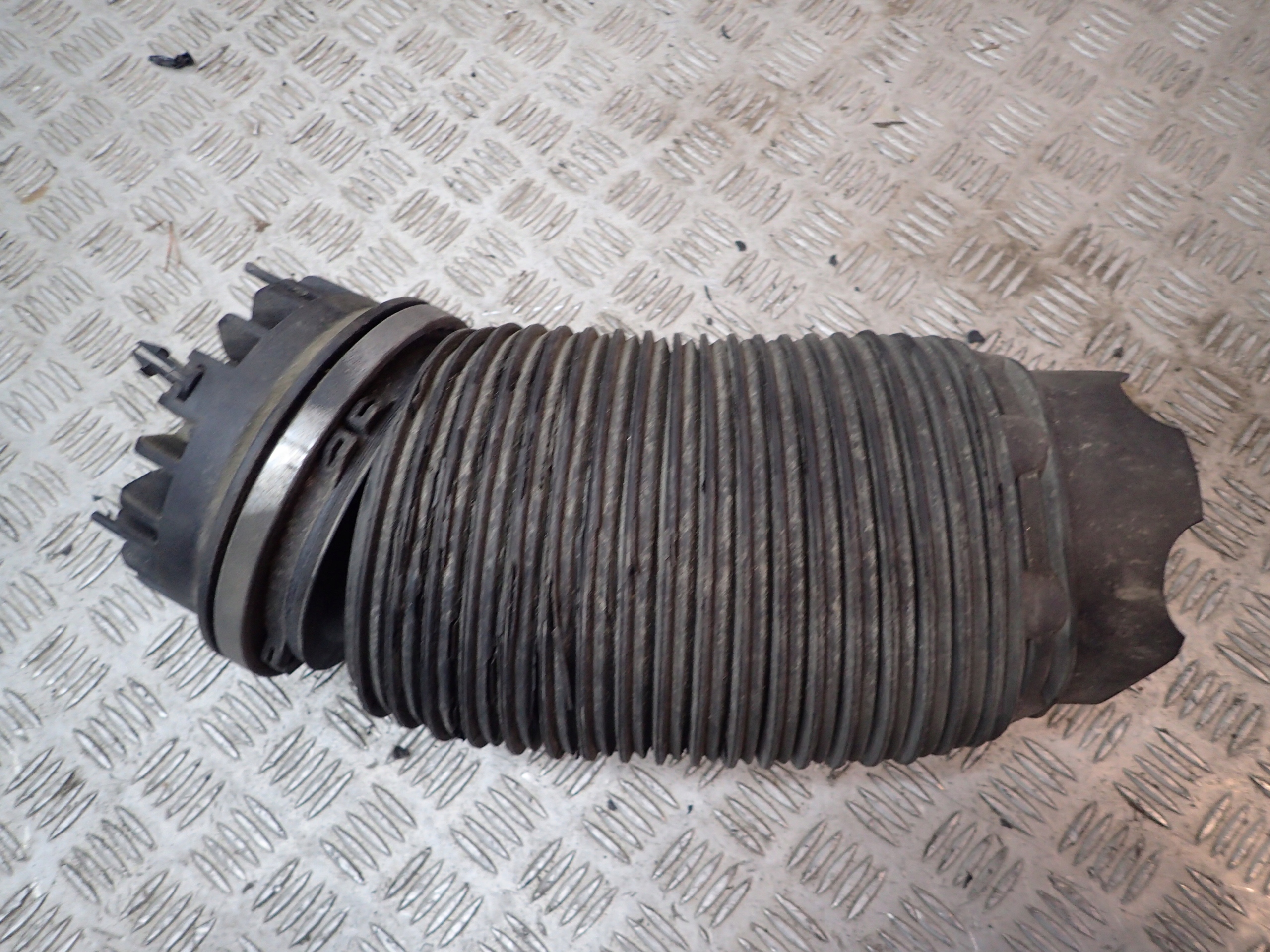 1c6 - RAM 1500 V 19R. < СИЛЬФОН ПОДУШКА ЗАДНЯЯ ЛЕВАЯ