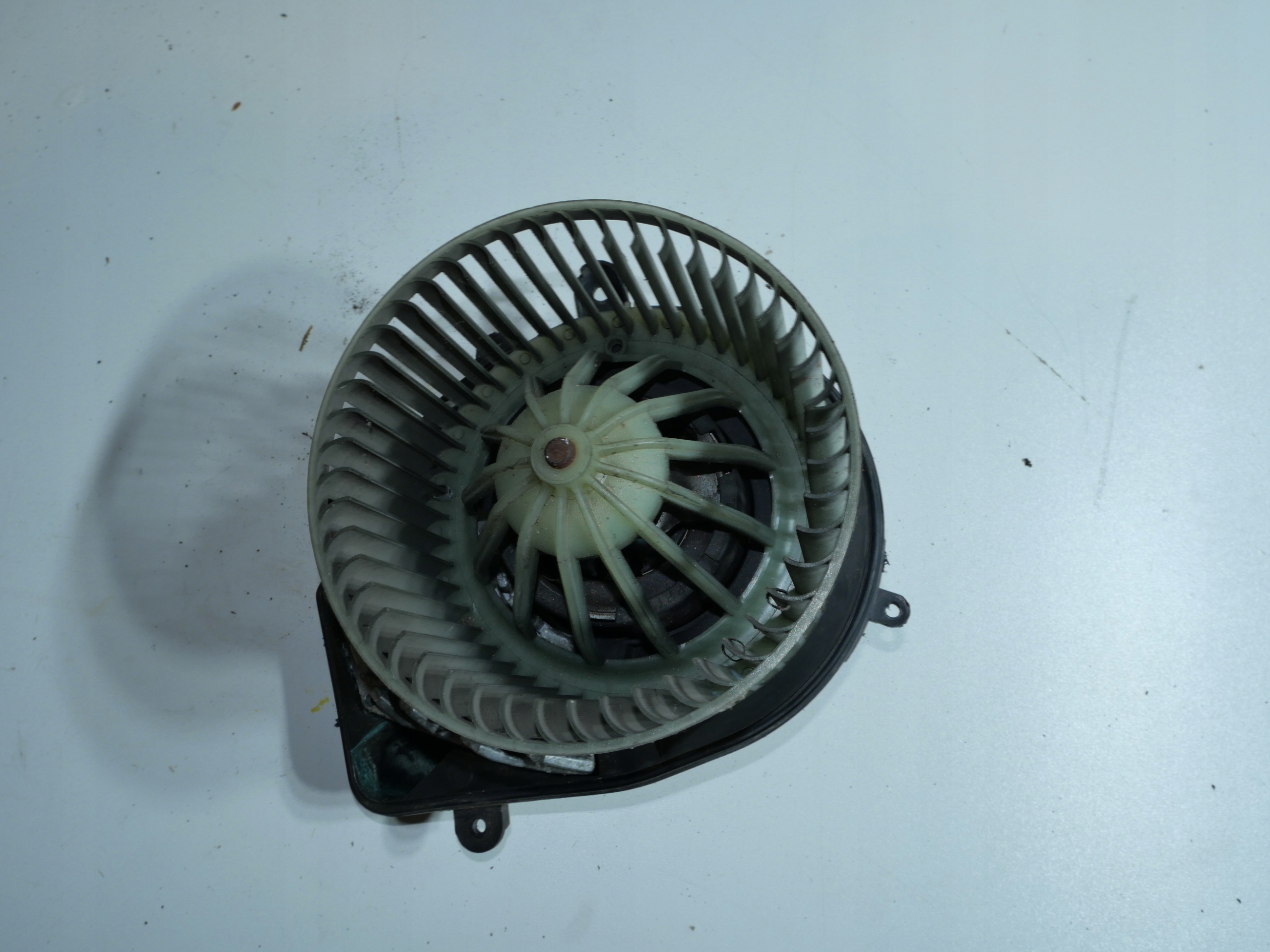 VW PASSAT B5 ventilátor topení tOPENÍ 8D1820021