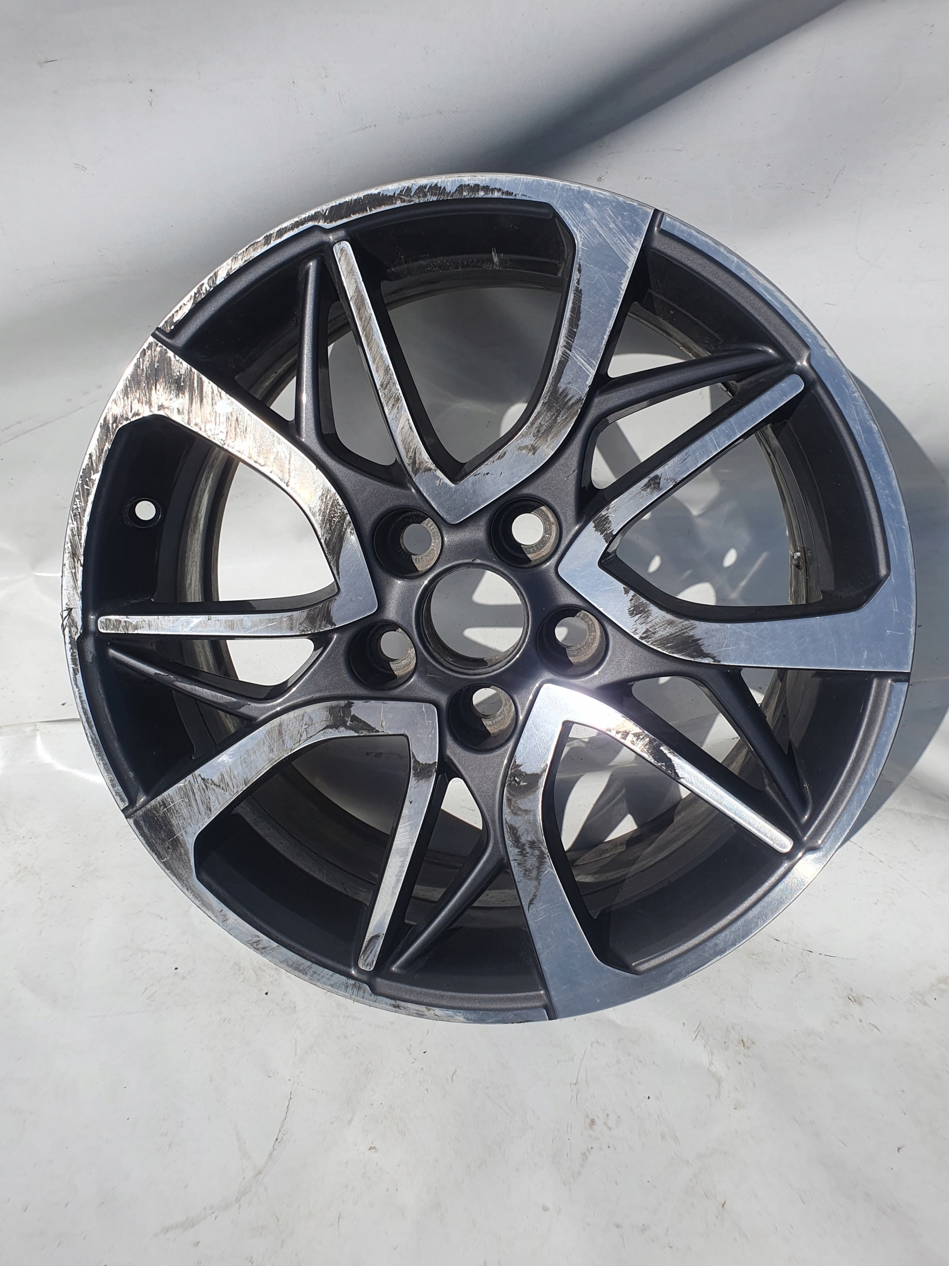 FELGA ALU TOYOTA AURIS COROLLA 17'' 5X114,3 ET39 17X7J