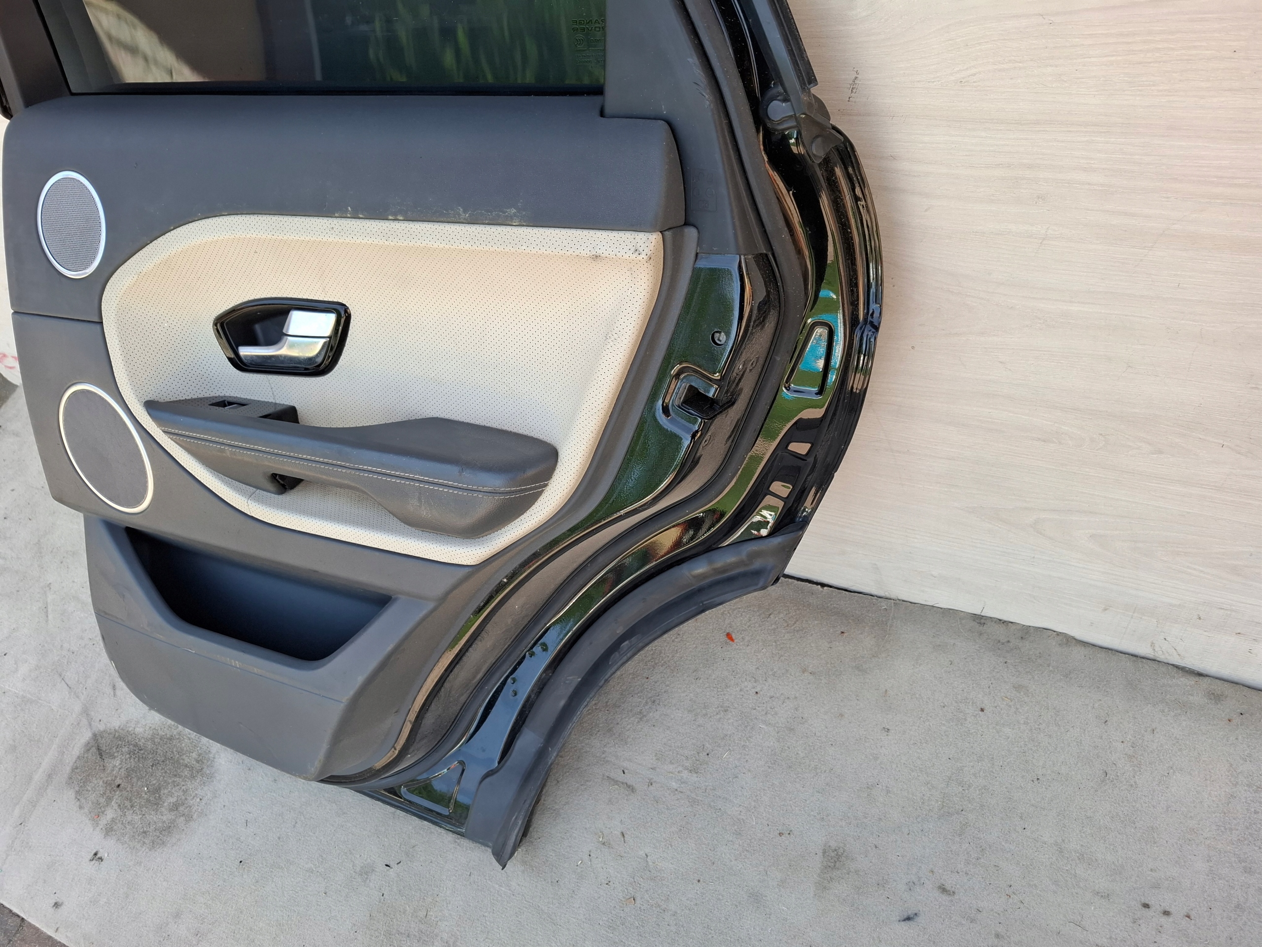 RANGE ROVER EVOQUE L538 door right rear part complete black,