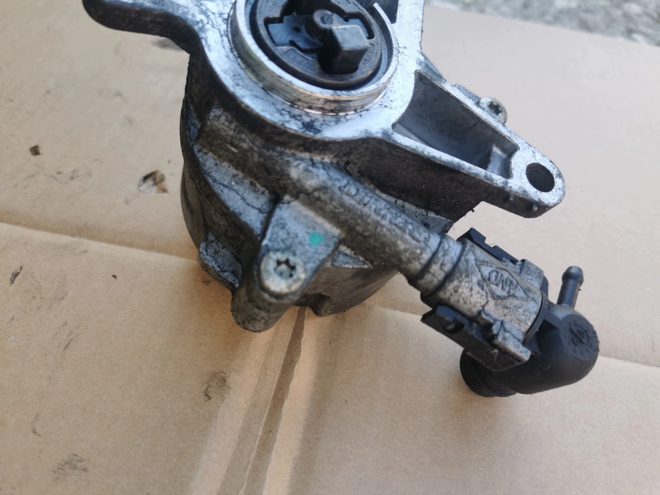RENAULT LAGUNA III 08r 2.0 DCI Pompa VACUM 8200934880