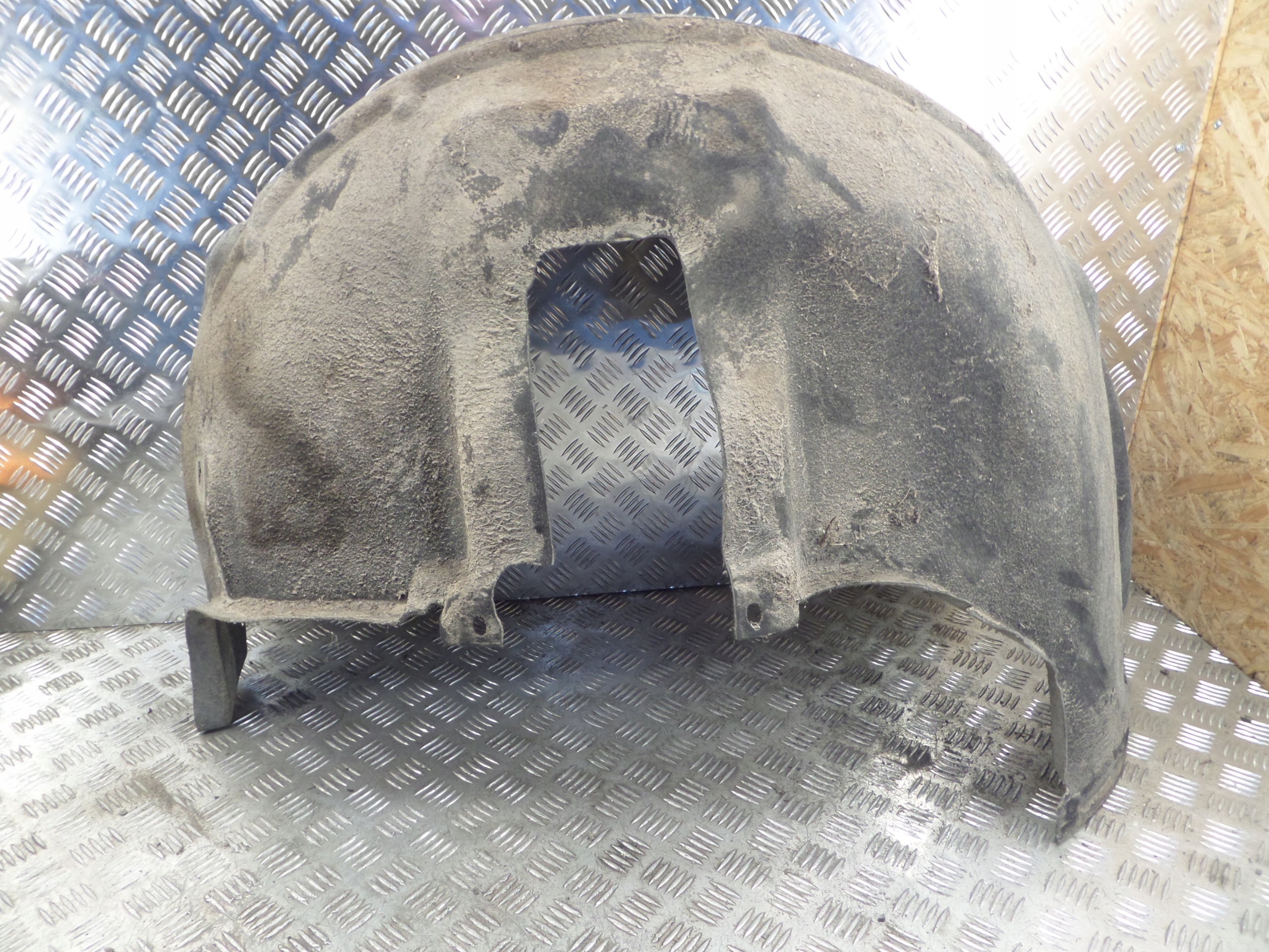 AUDI Q5 mudguard left left rear part rear.