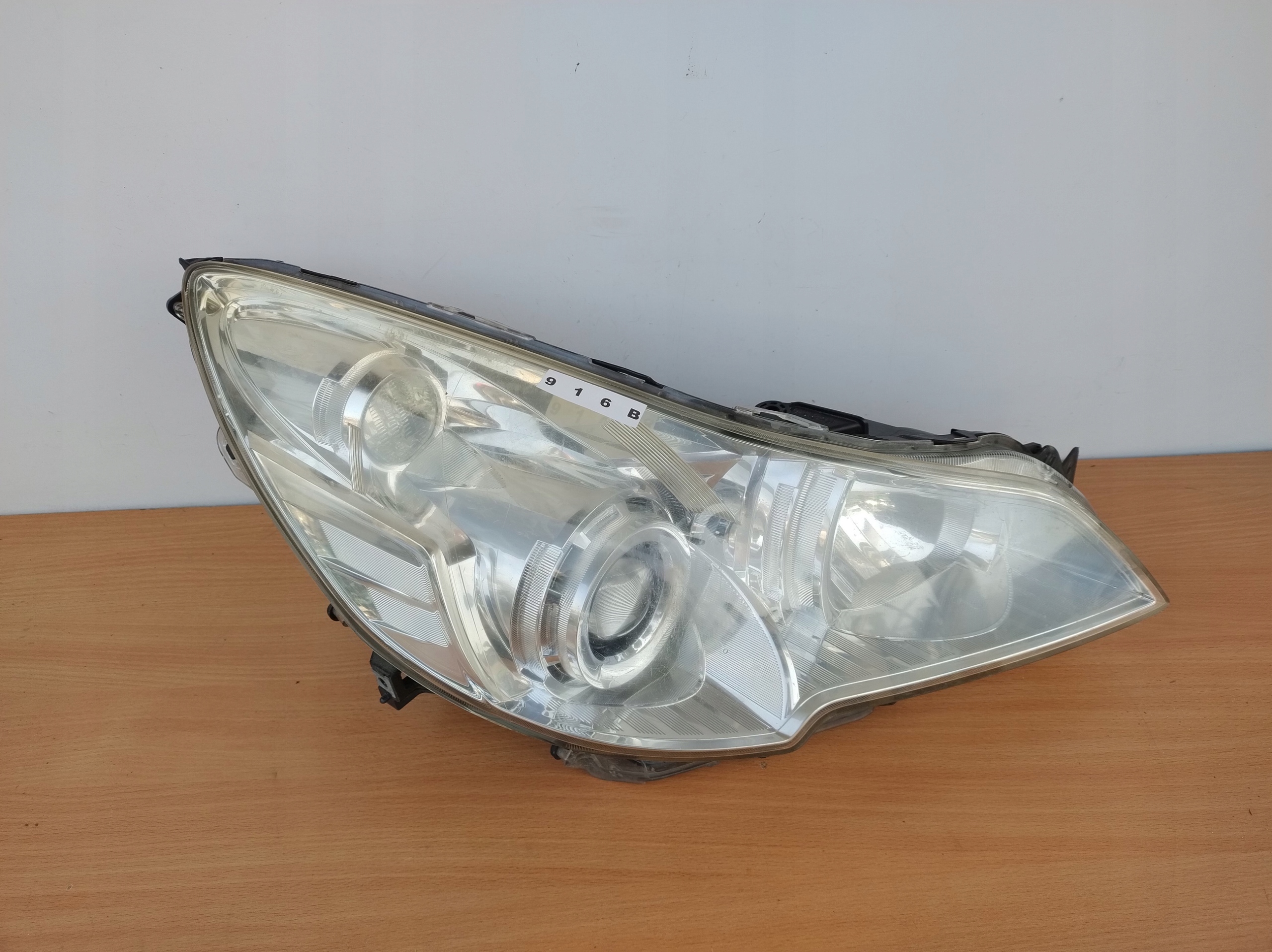SUBARU LEGACY OUTBACK 9-14 right light front XENON