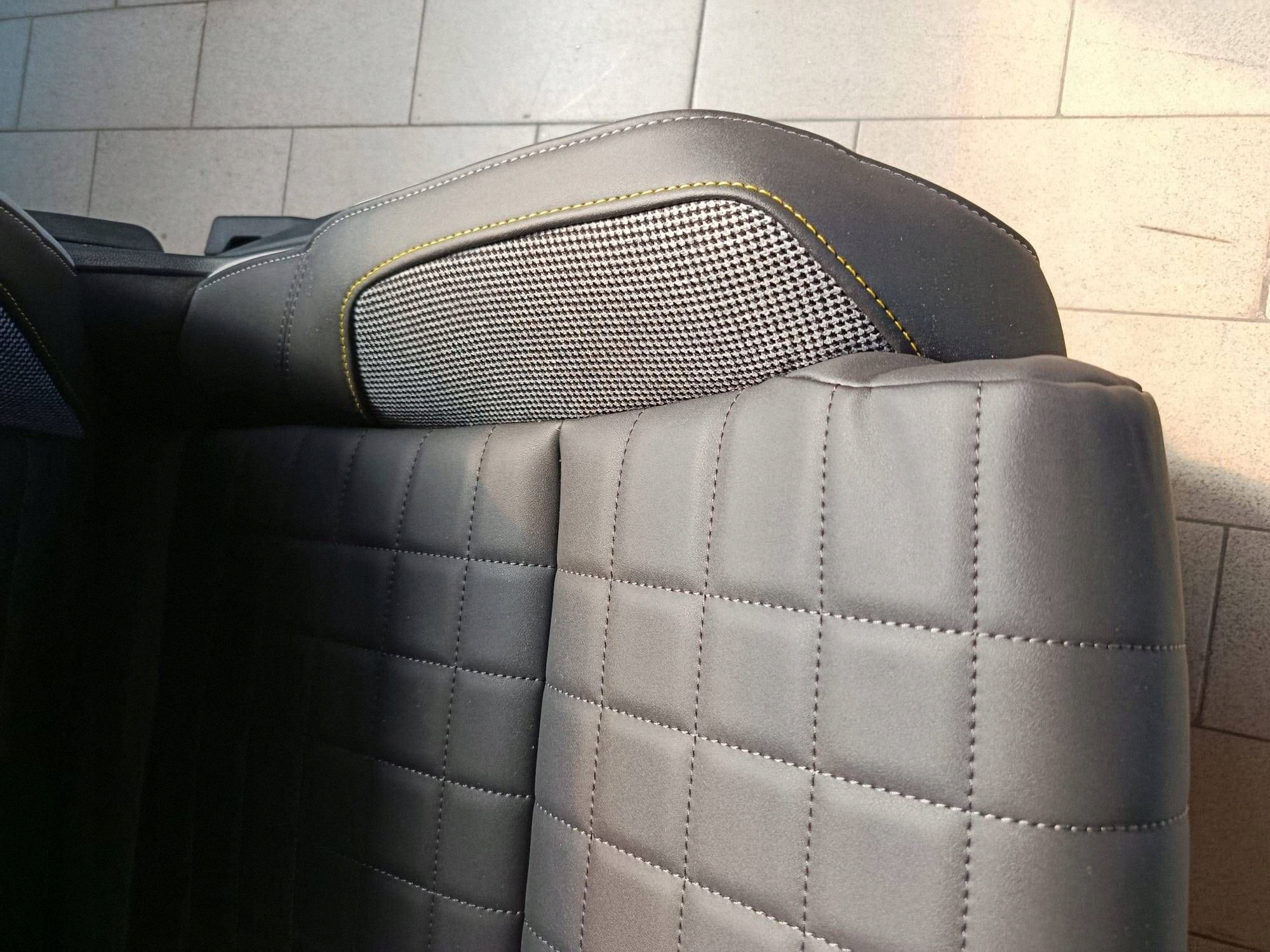seat driver´s front side left Renault 4 E-TECH as new! EU
