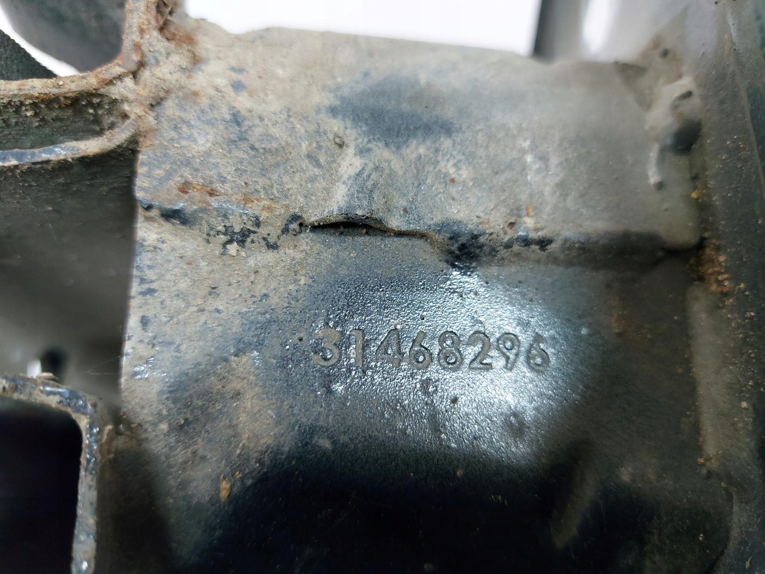 VOLVO V60 II bumper support rear part 31468296