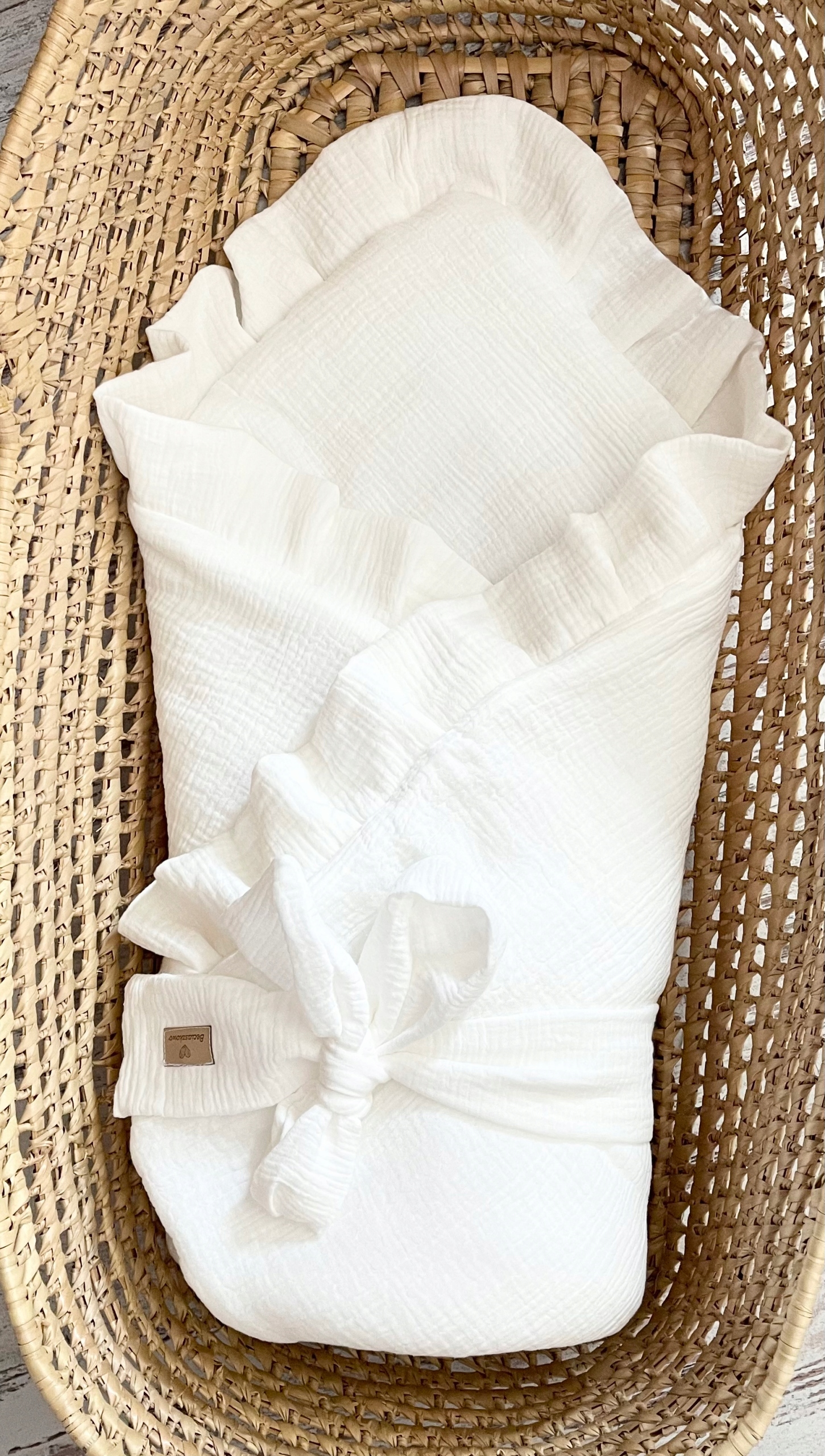 Rożek becik MUŚLINOWY Ecrue z falbanką chrzest 70/70