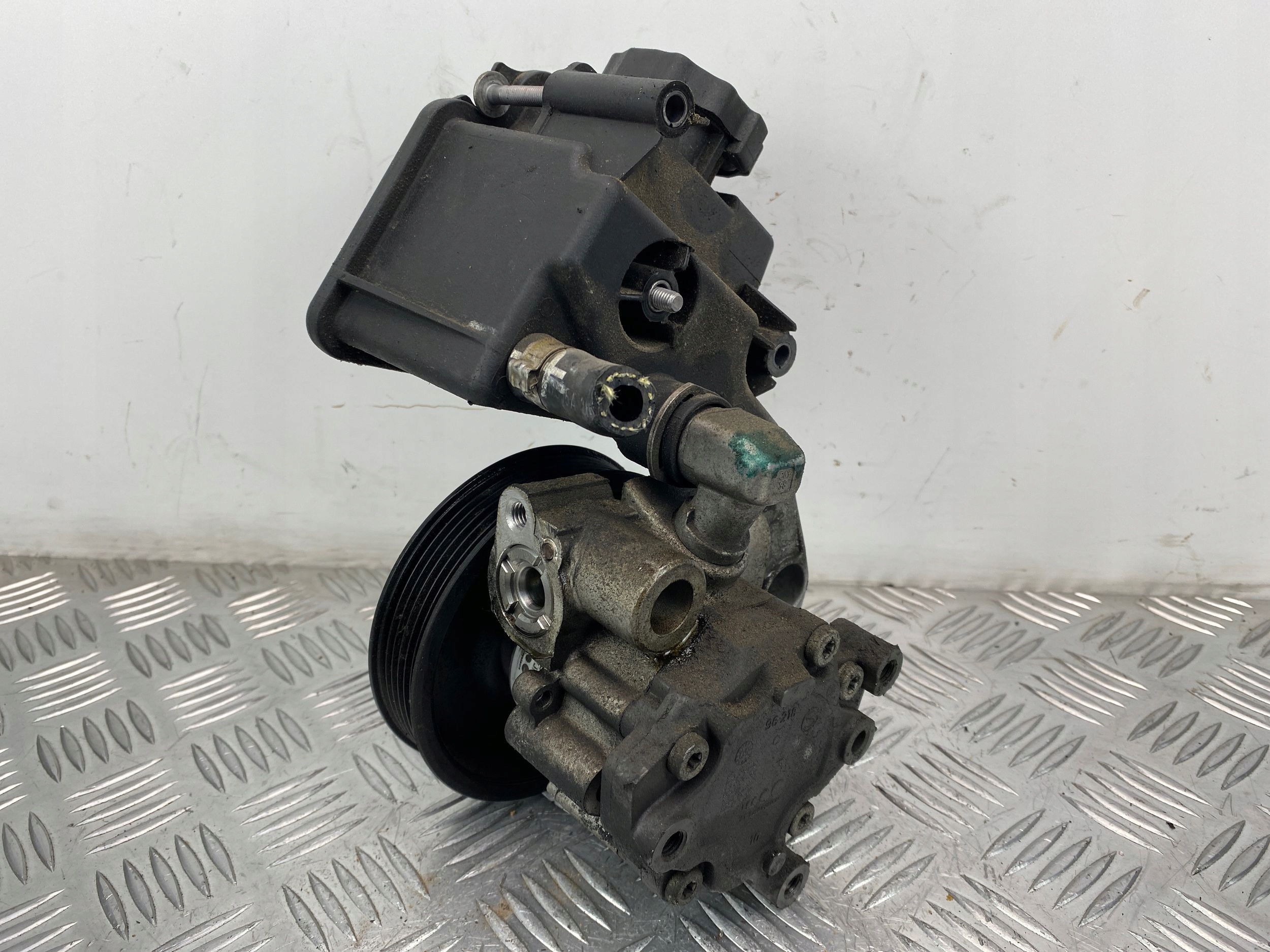 Mercedes 204 207 A servo pump A0054669501