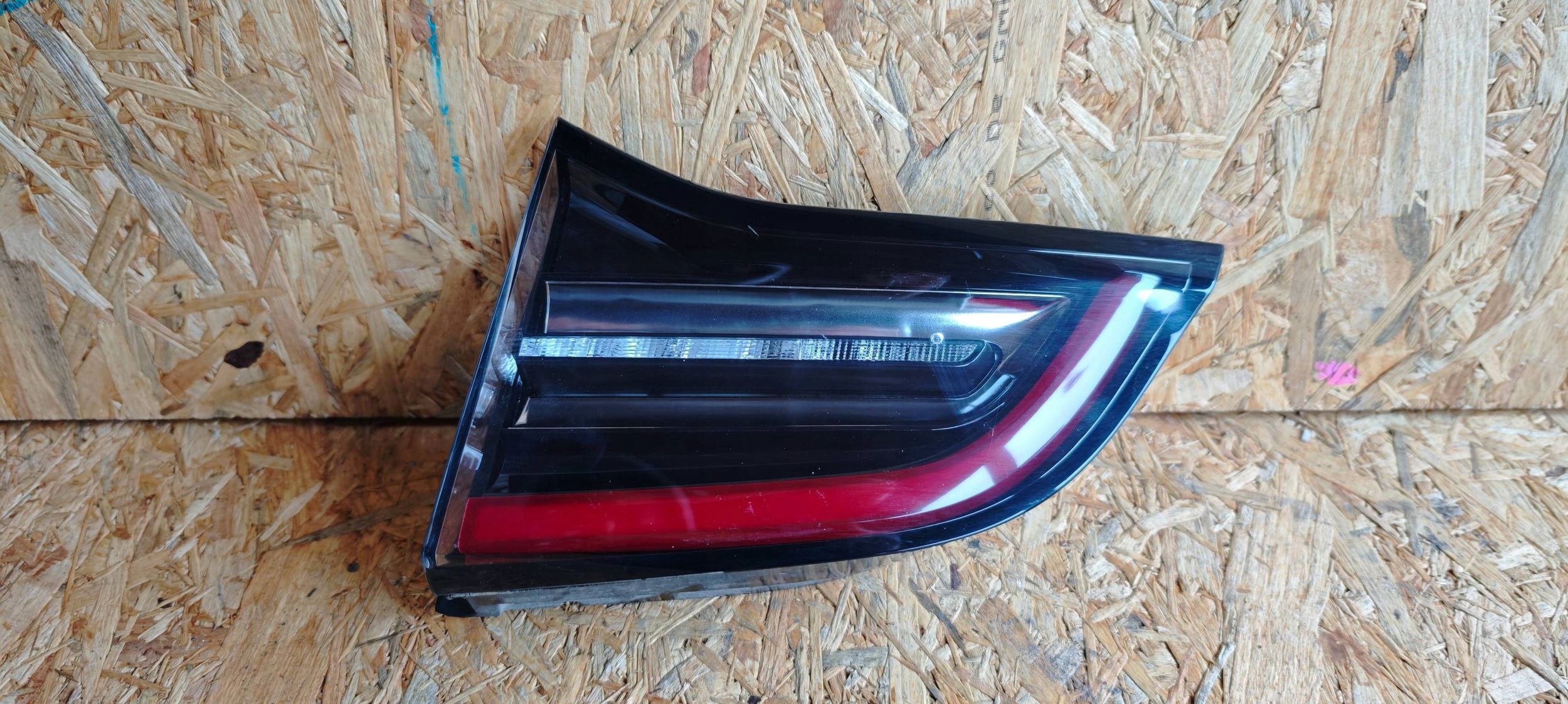 light rear w klapie rear part side right Tesla Model 3 1077402