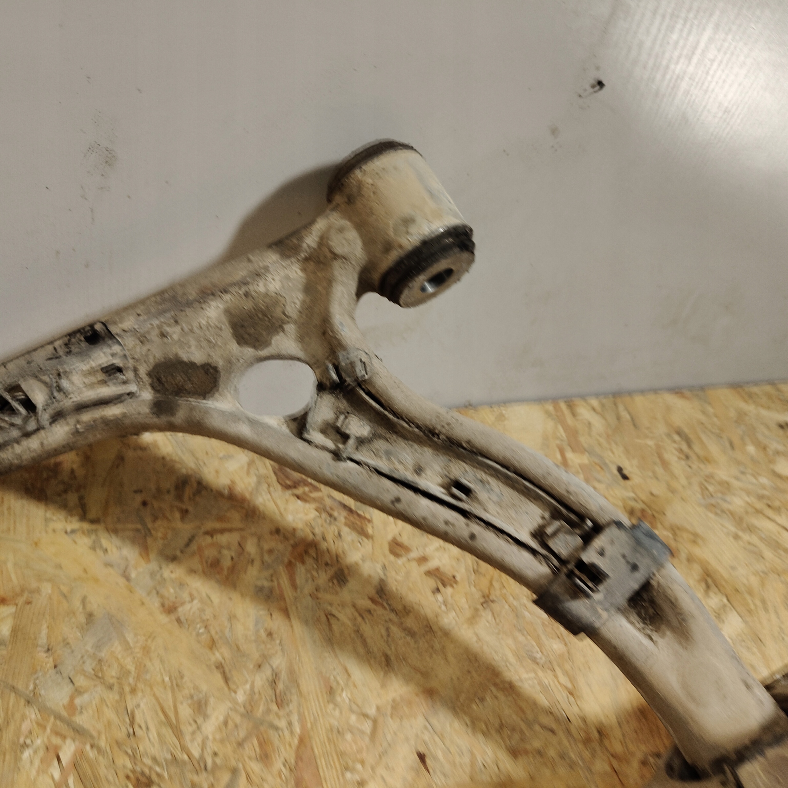 arm front left front MERCEDES CLA W 117