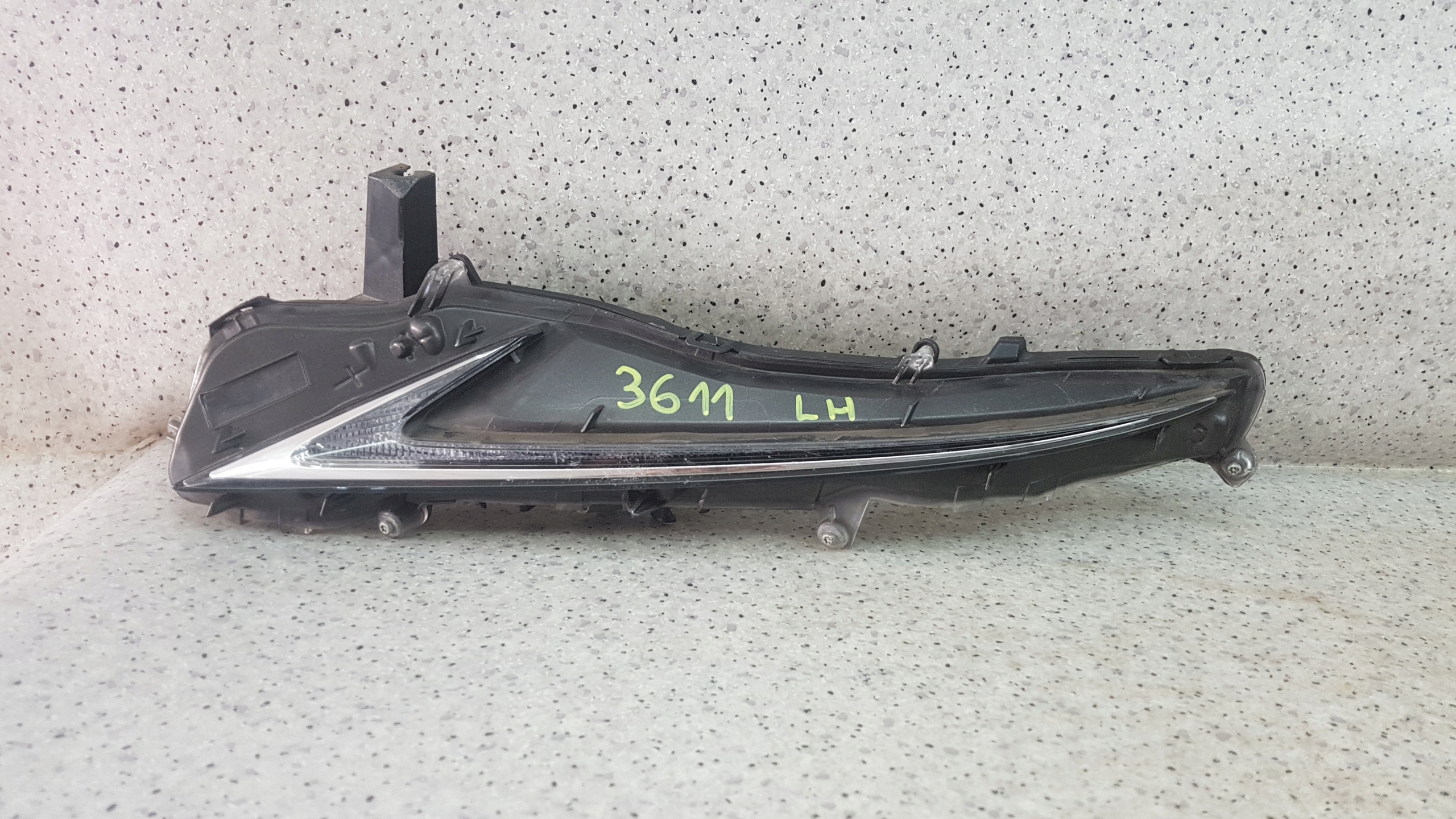 LEXUS IS 200 LIFT 2017 - left light LED DRL 3611