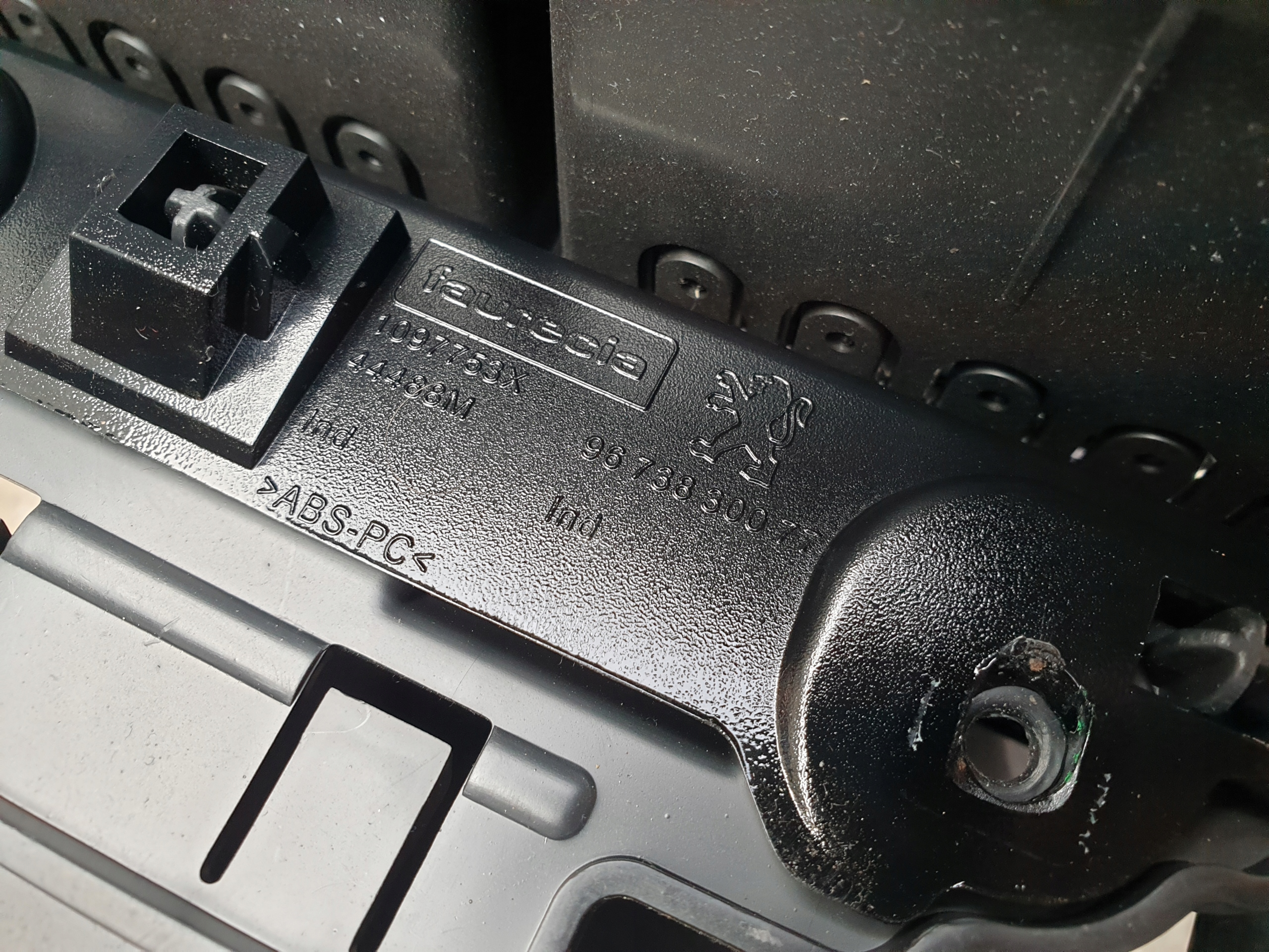 PANEL RADIA grid console NAVI PEUGEOT 208 2014- 9673830077