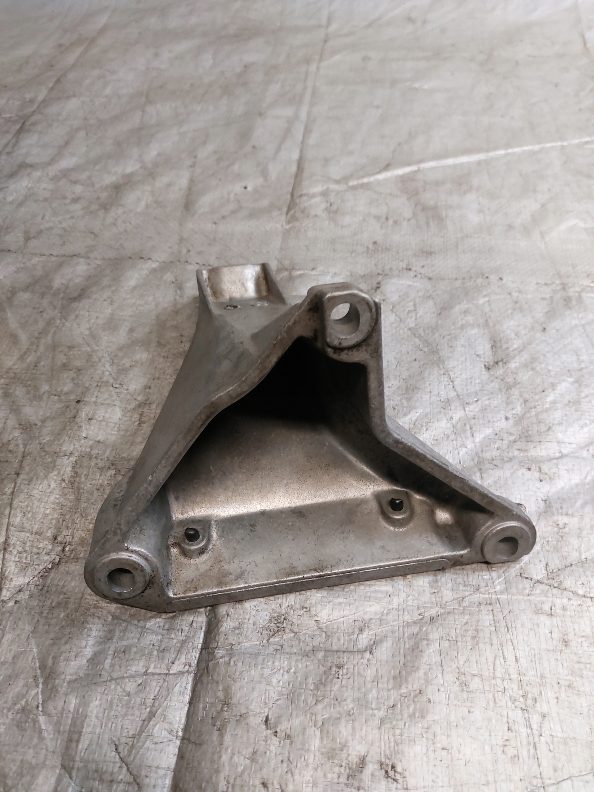 engine mount VW PASSAT B5 1.6