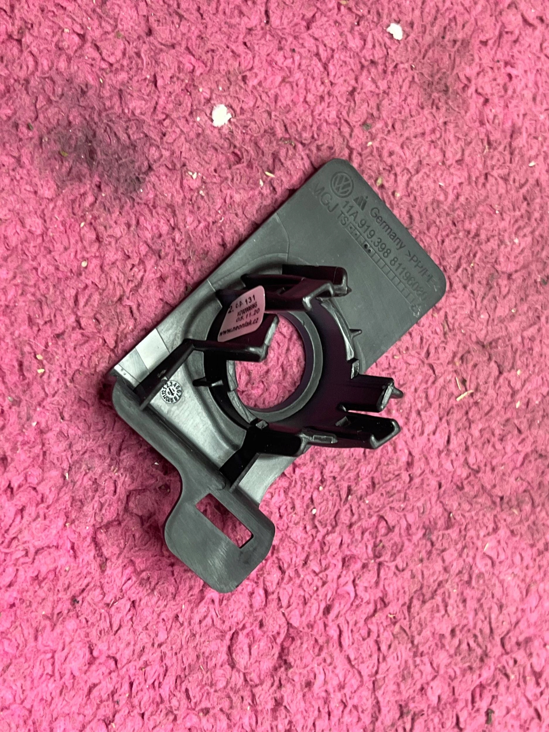 bracket of the sensor PDC front Volkswagen ID.4 11A919398