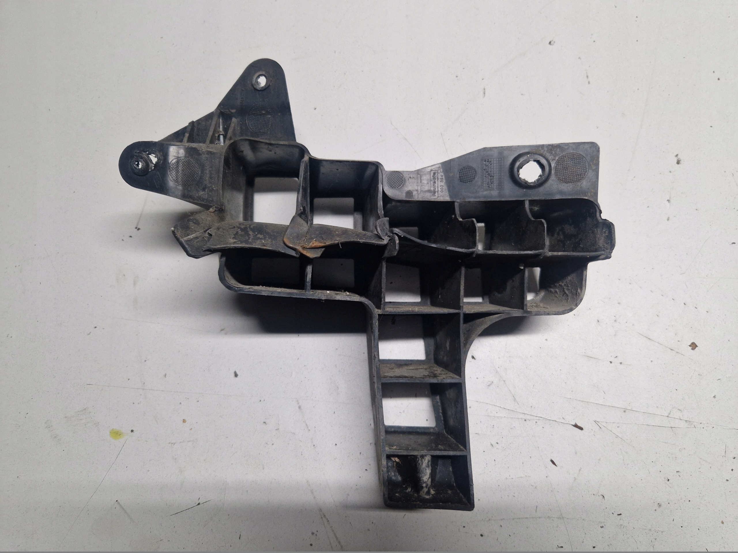 bumper bracket left rear part DACIA SANDERO and 8200735454
