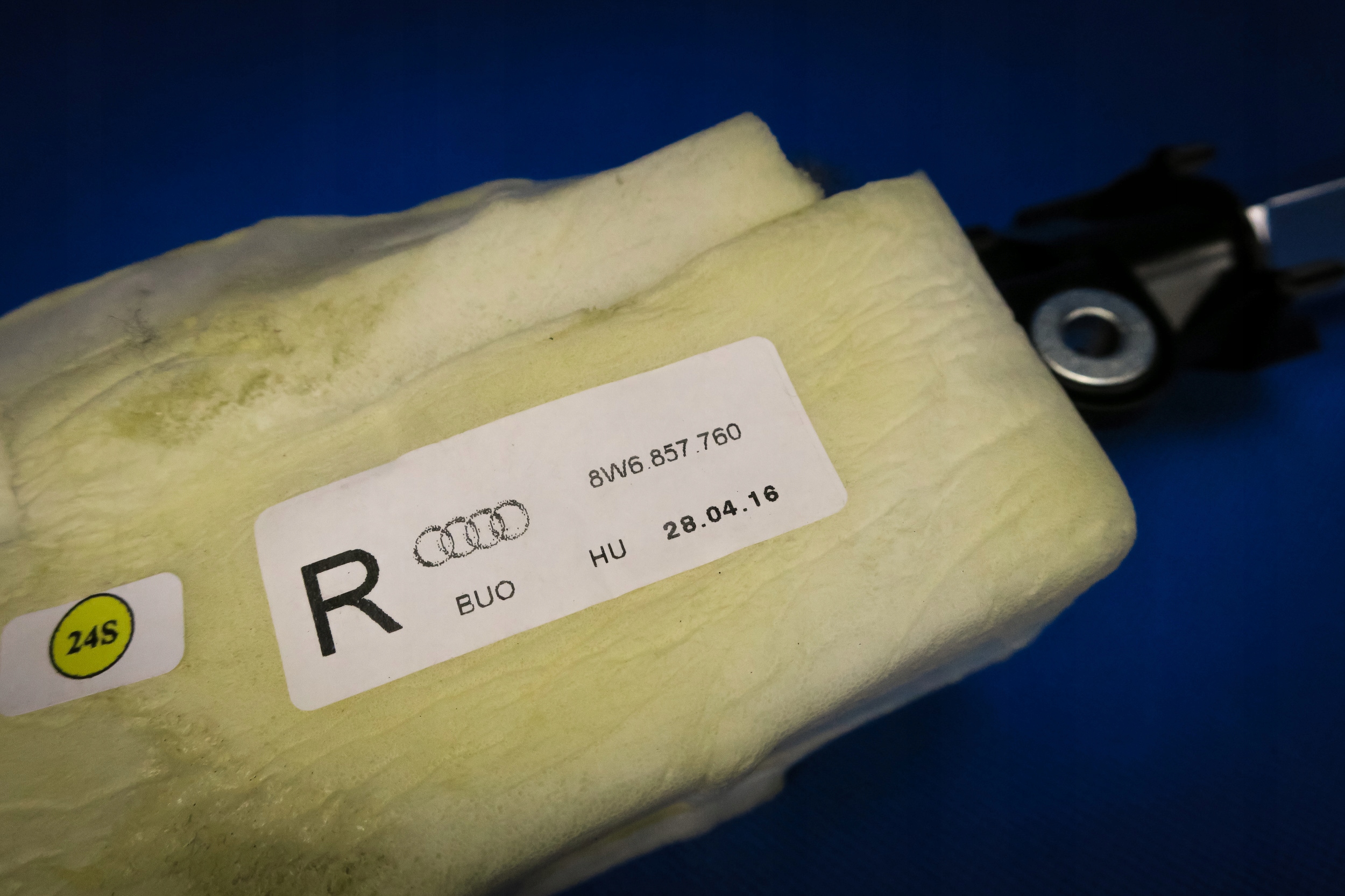 Podajnik OSSATURA di sicurezza Audi A5 8W6 8W6857760