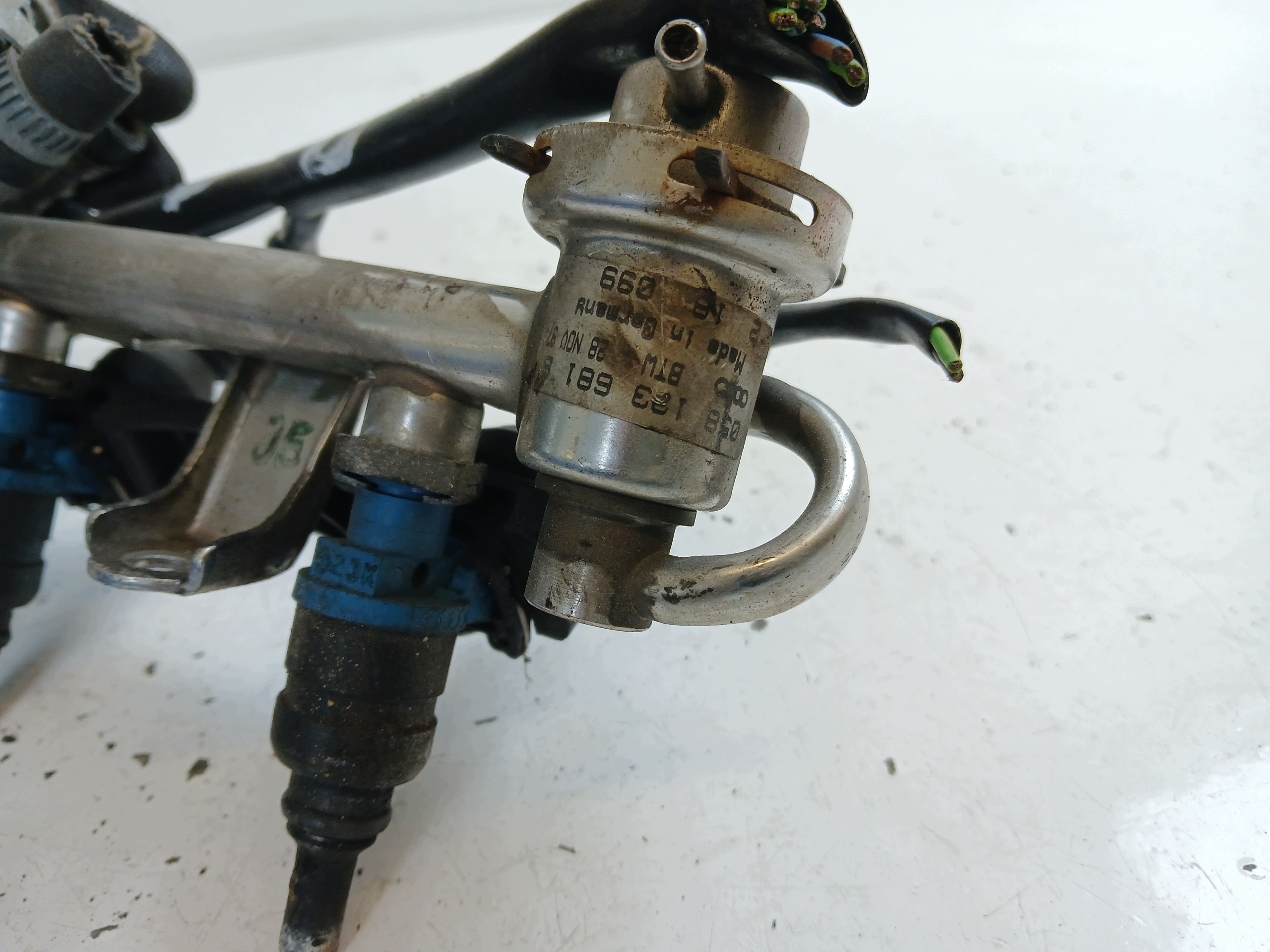 VW PASSAT B5 1.8 Rampe injection Injecteurs 058133551F