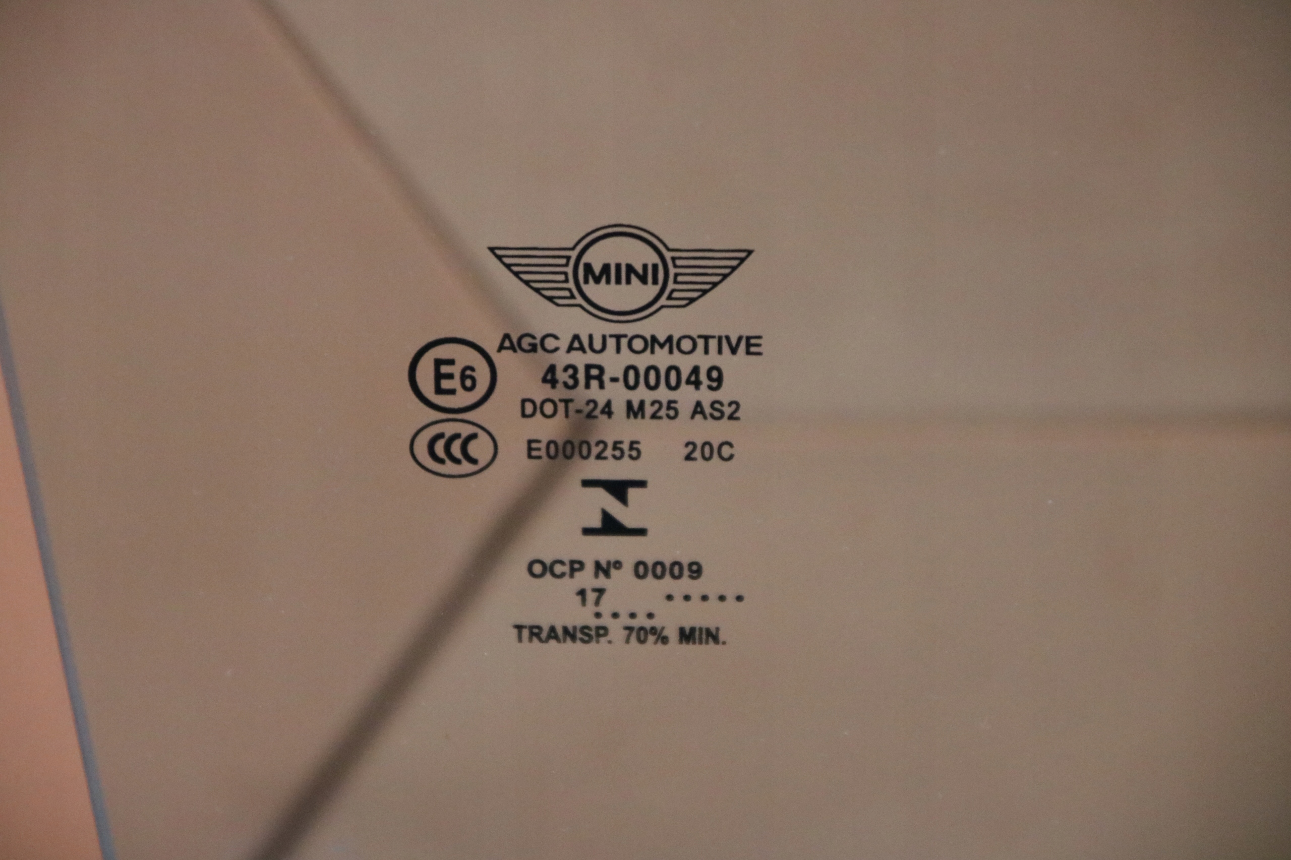 MINI F57 SZYBA BOCZNA DRZWI PRAWA 7365774 2017 r Part number 7365774