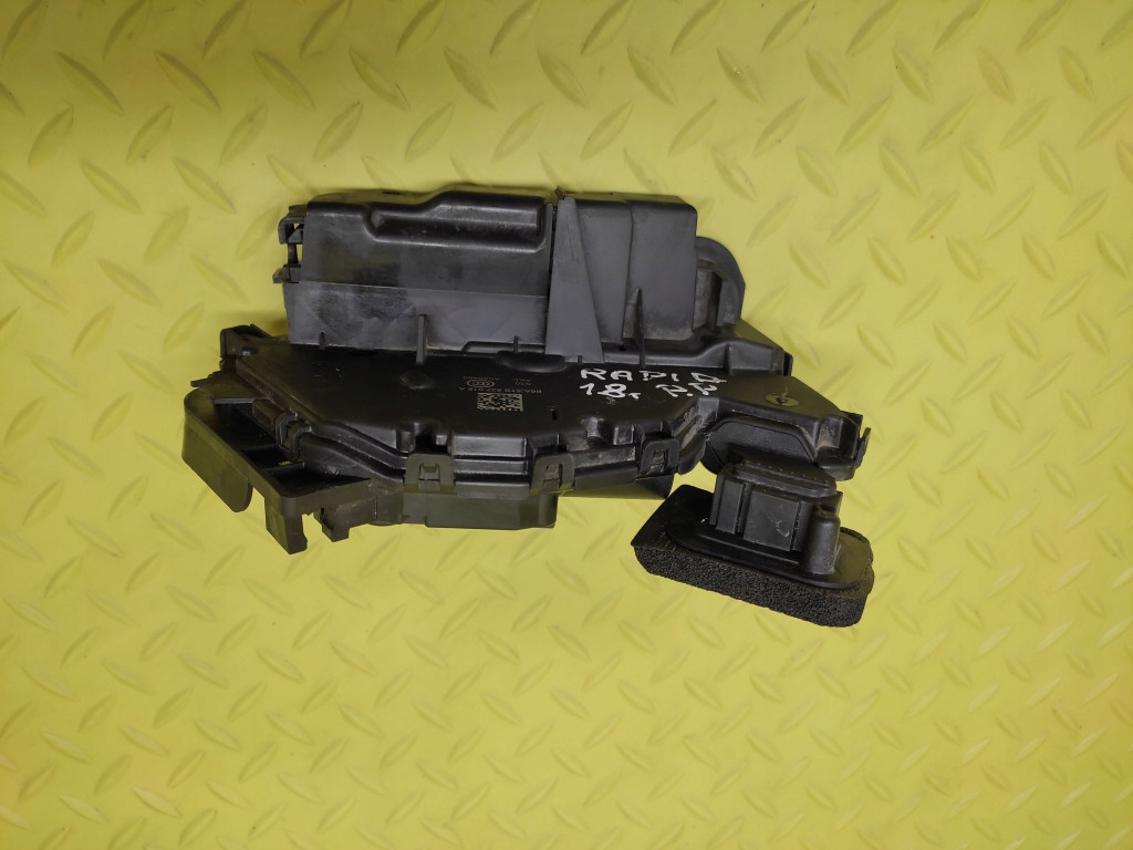SKODA RAPID II lock front right B6A5TB837016A