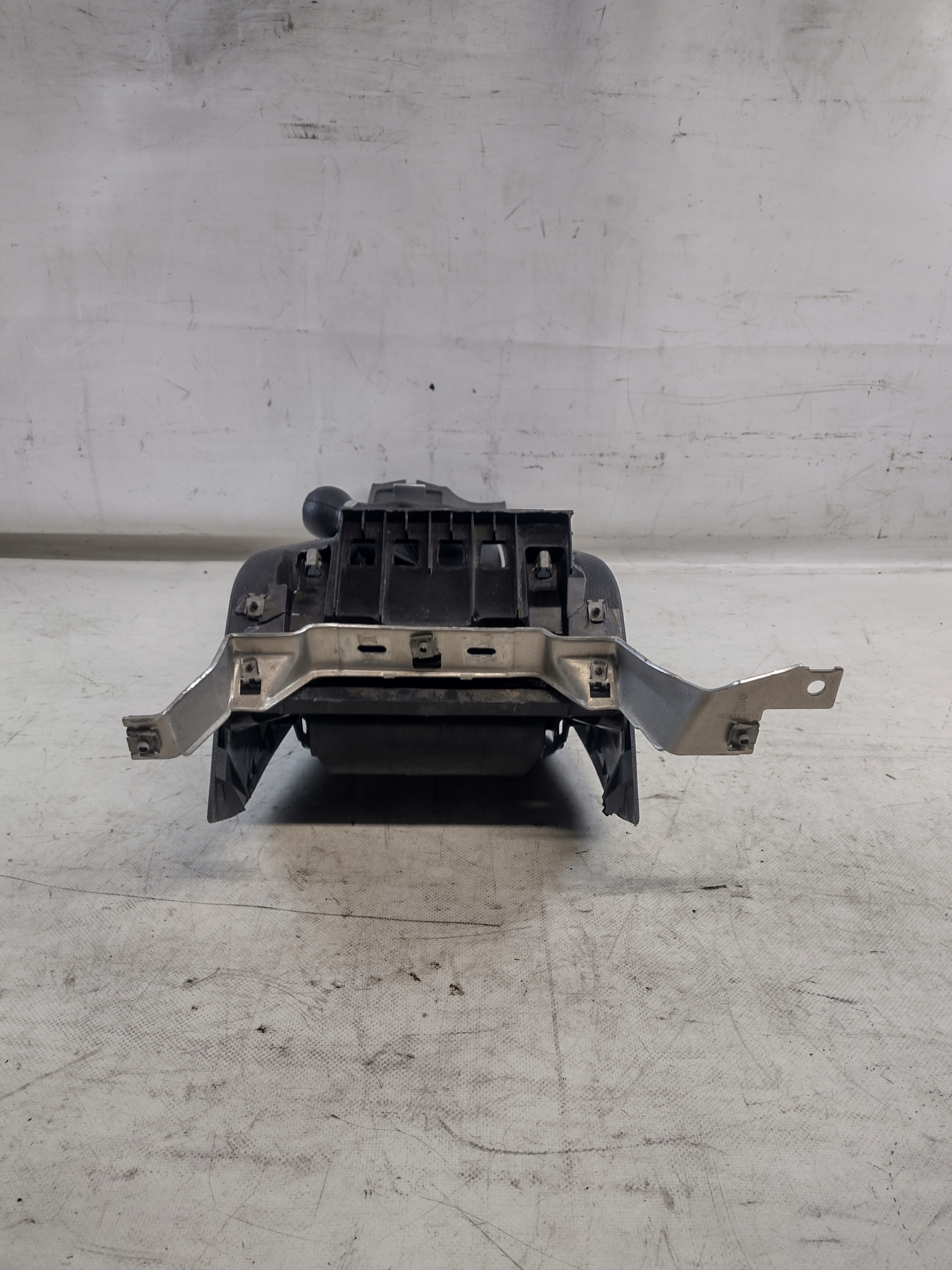 TUNEL mitte OE 1K0863243A VOLKSWAGEN GOLF V 1.6B 06r.