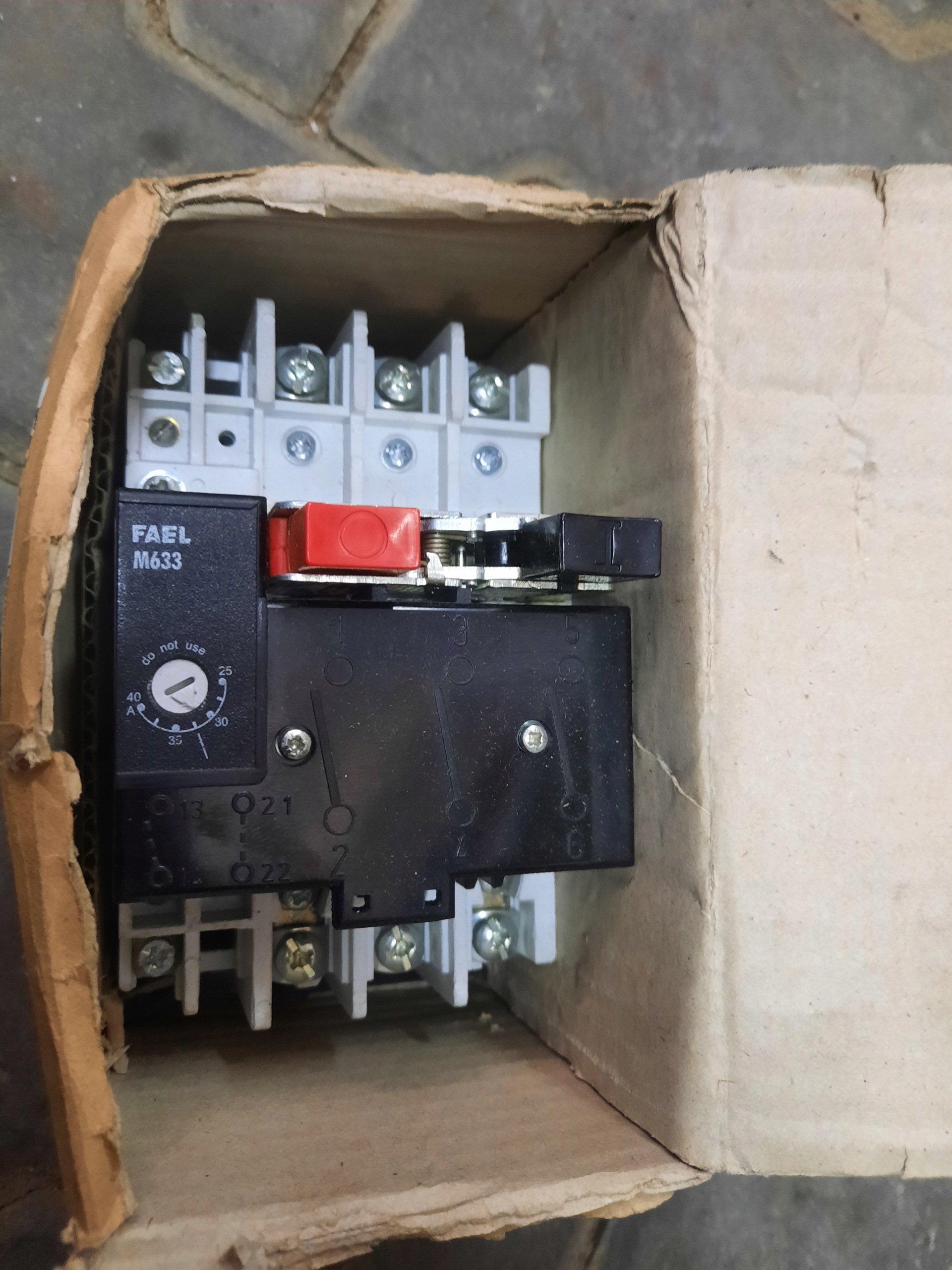 Wyłącznik silnikowy M633 25-40A Legrand 6310-550002