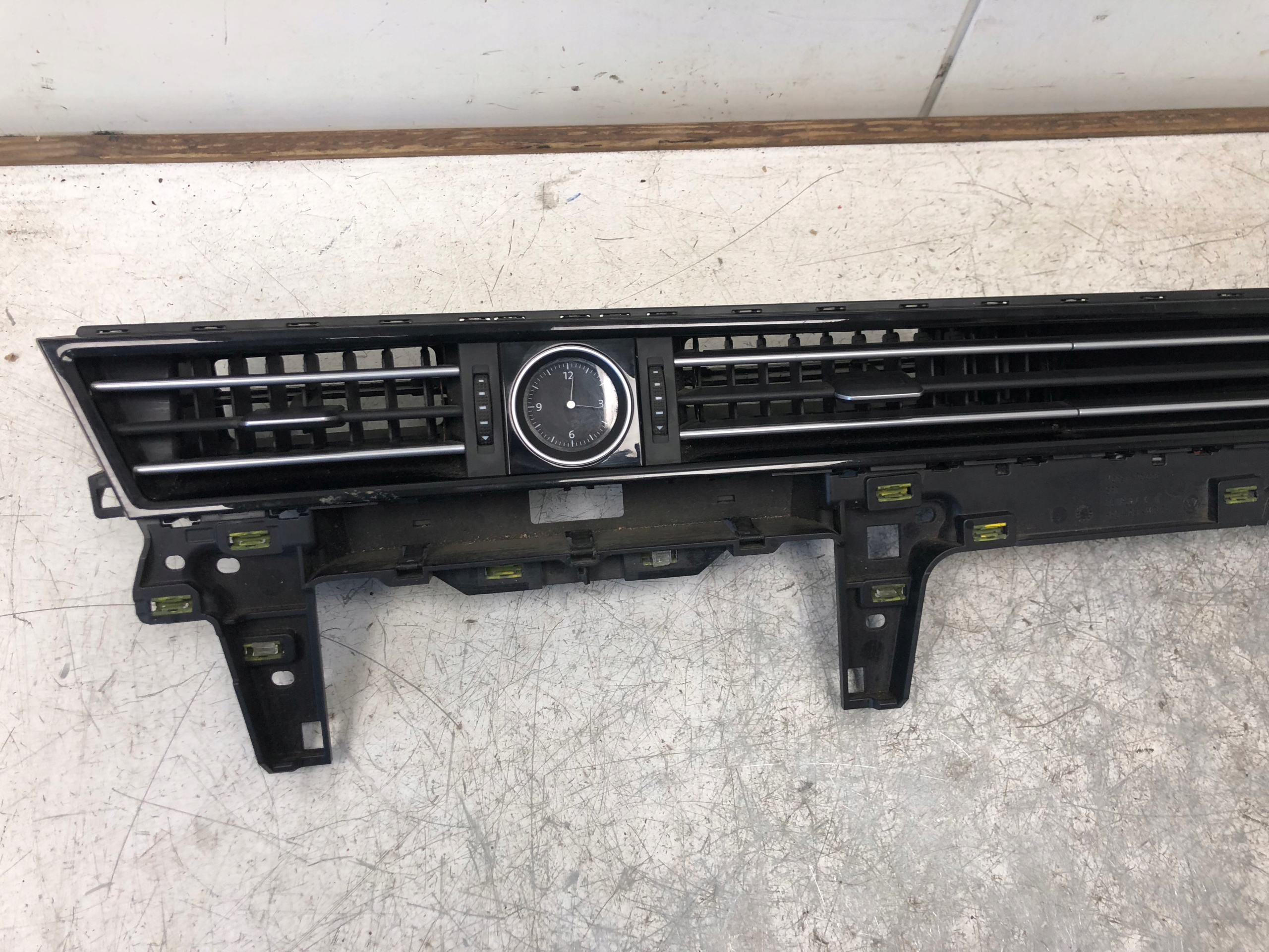 DEKOR clock KRATKI air conditioning devices VW PASSAT B8 3G1858416
