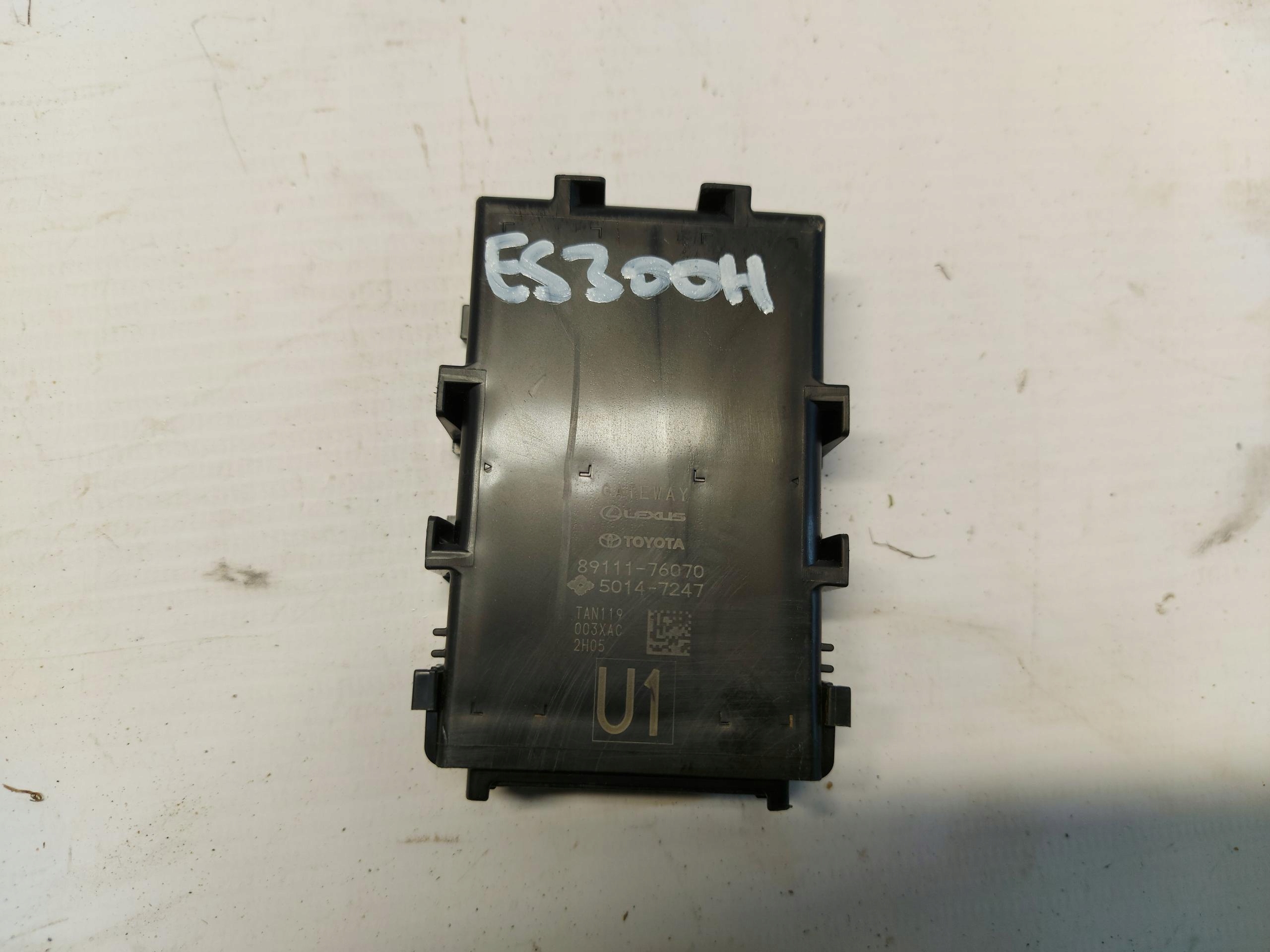 LEXUS ES300H VII module control unit Gateway 89111-76070