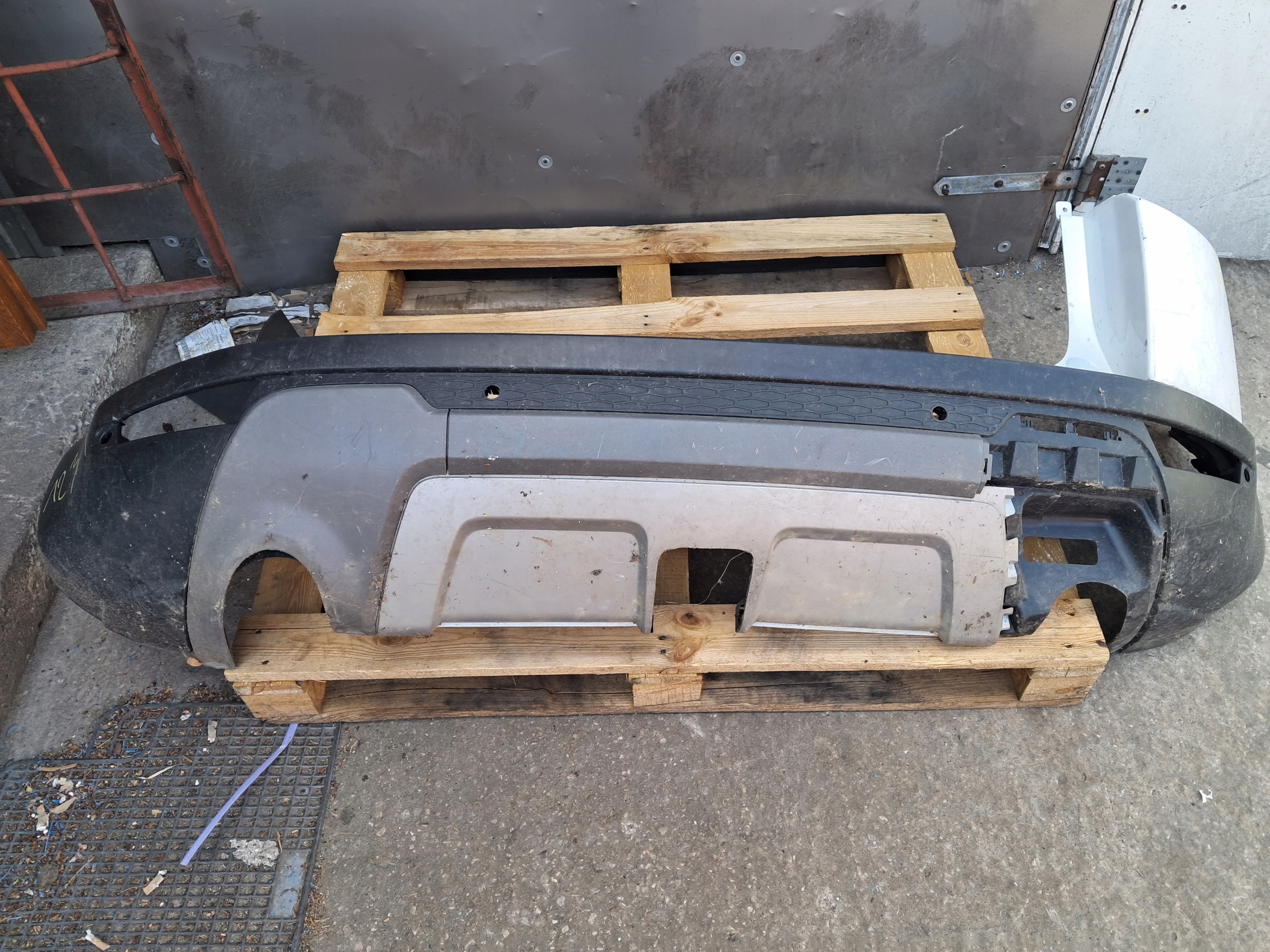 bumper rear part RANGE ROVER EVOQUE PDC BJ32-17926-A