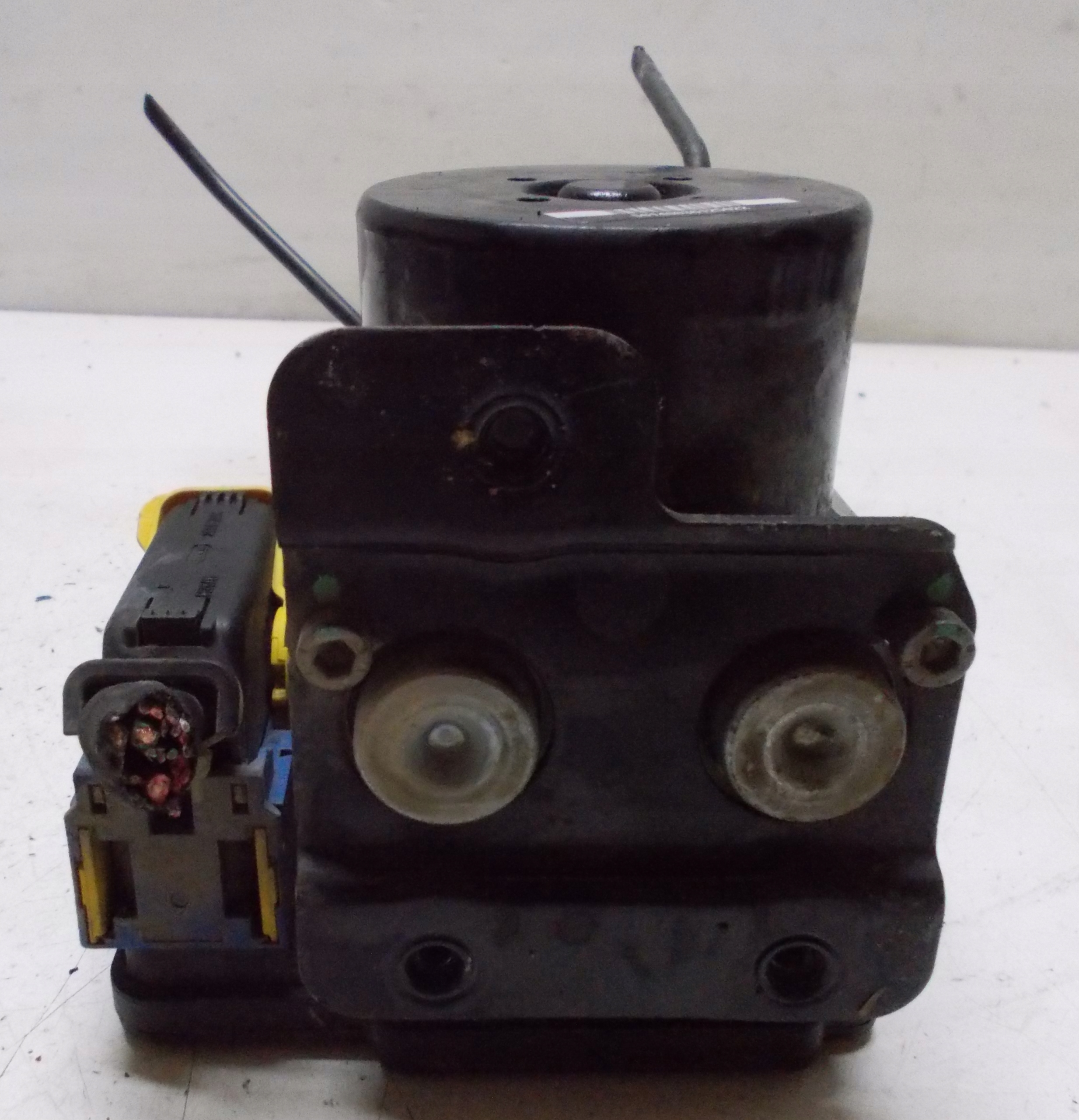 RENAULT LATITUDE 3.0 DCI 12R pump ABS 28561101033