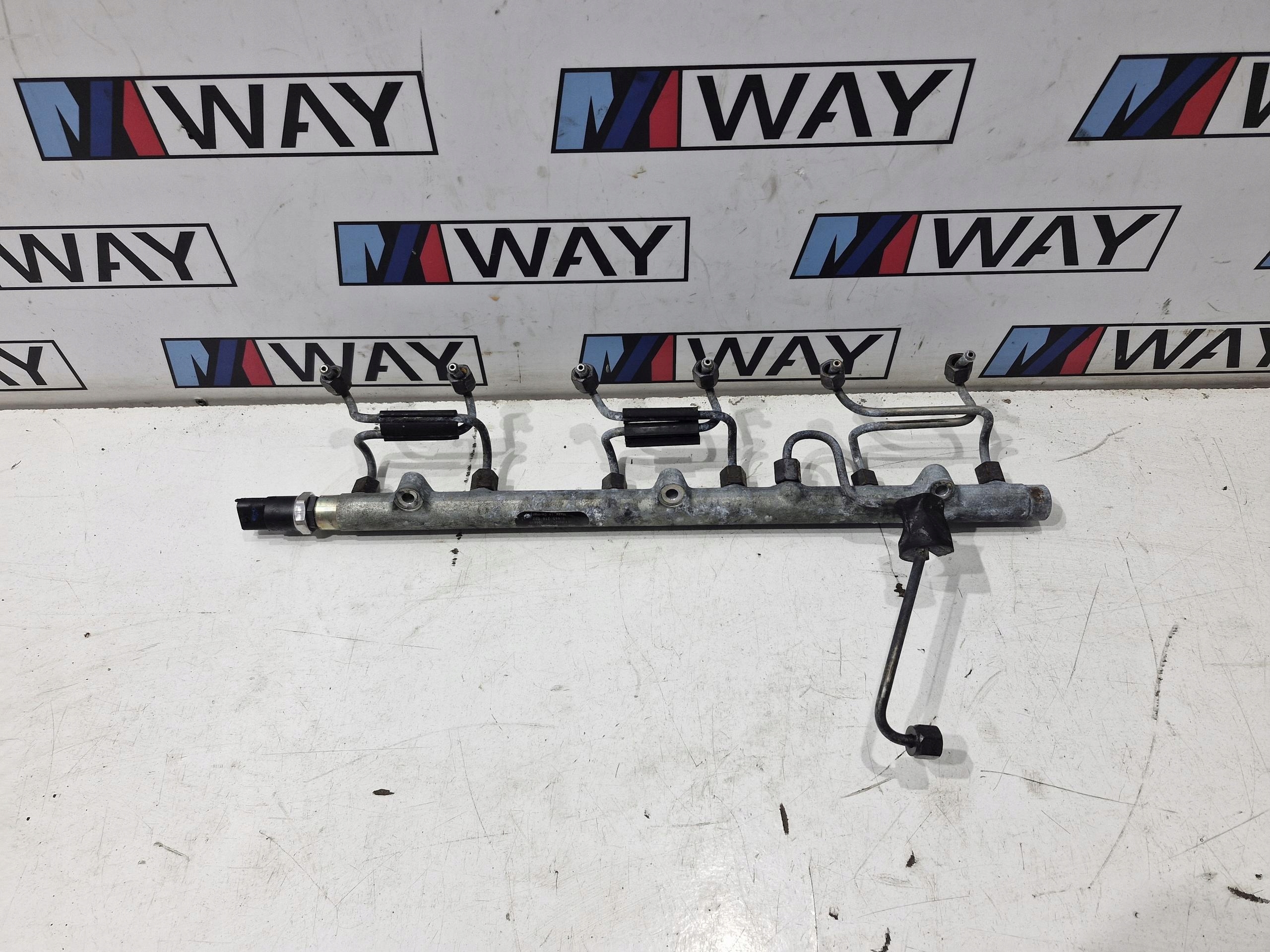 0445216002 BMW E39 E46 E53 Kraftstoffverteiler Einspritzleiste Original