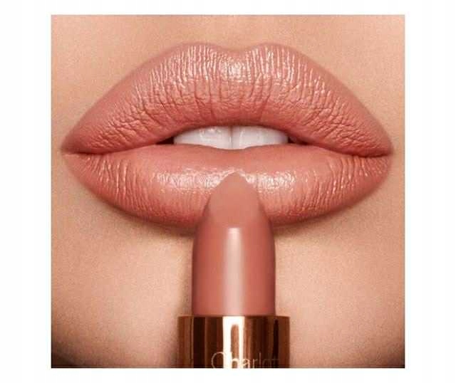 Pomadka Charlotte Tilbury beżowy Bitch Perfect matowy w sztyfcie 3,5 g