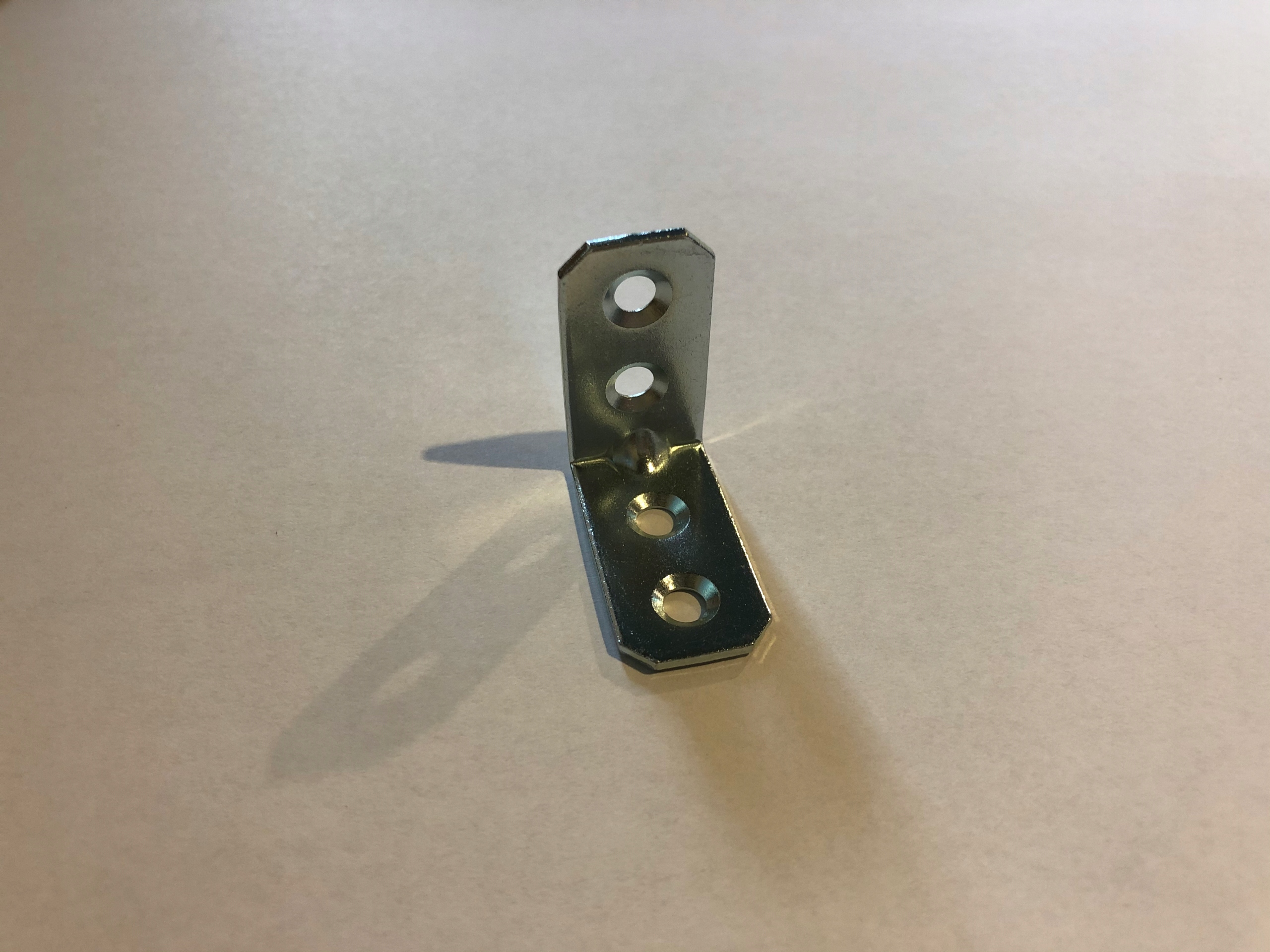 

Kątownik meblowy 30x30x16 100szt