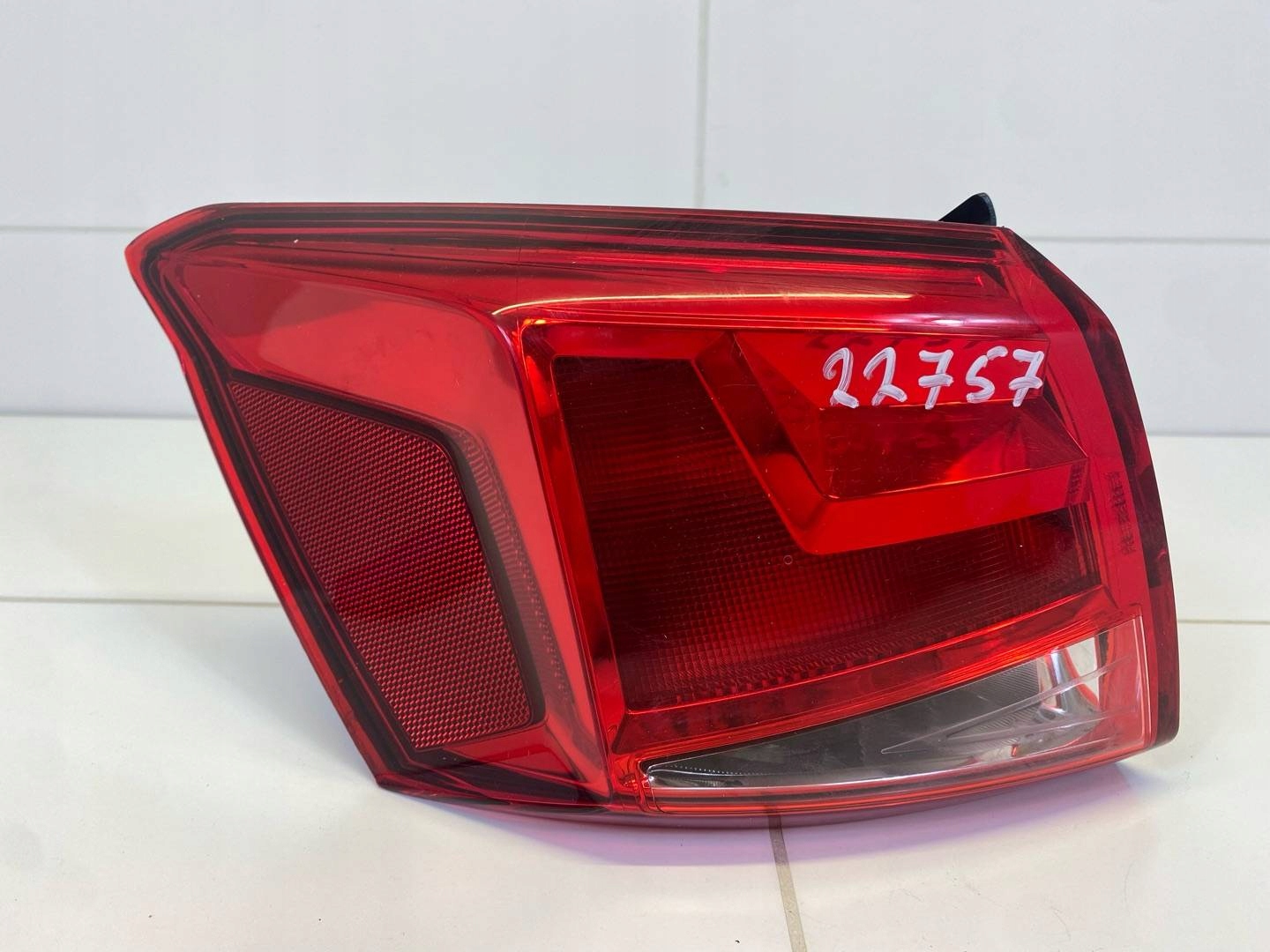 light rear left side SEAT Arona 2020 6F9945095B