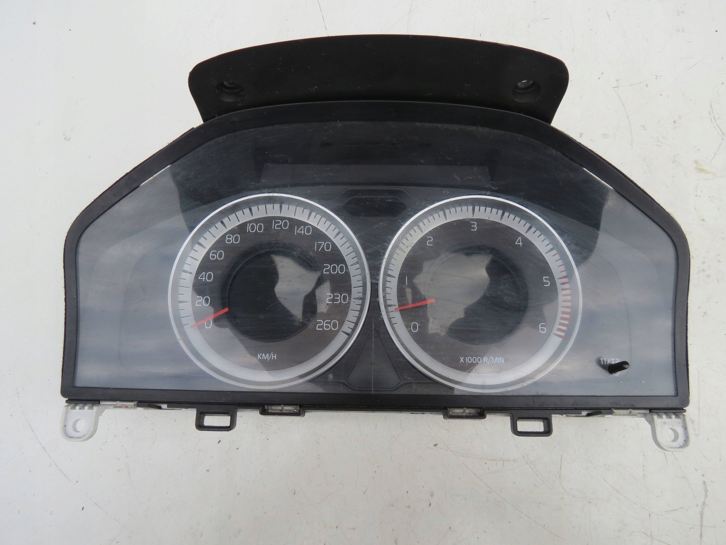 dials VOLVO S60 II V60 and 2.4 D5 215KM 10-18r 31343325AA